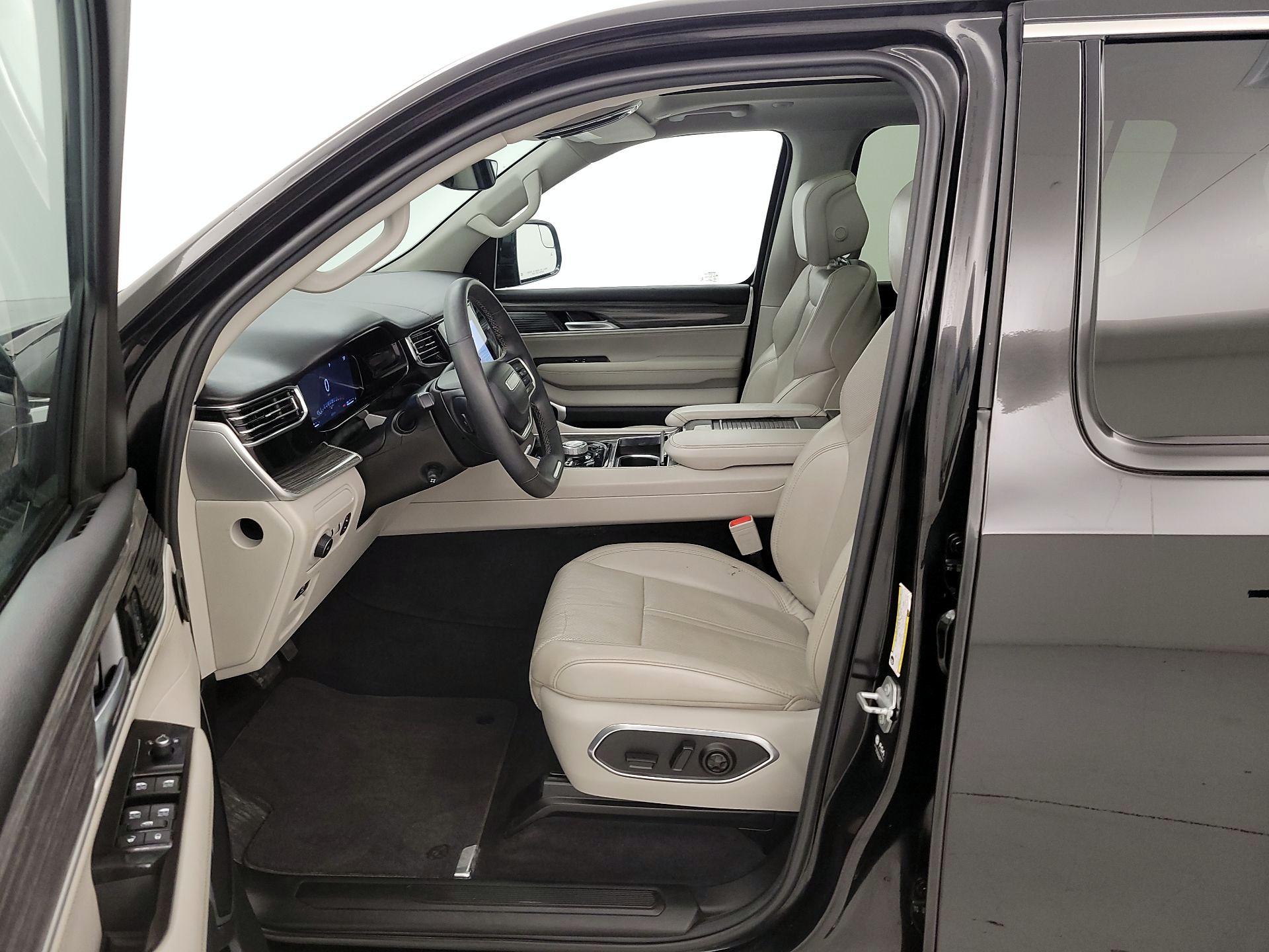 Thumbnail: 2022 Jeep Wagoneer - 11