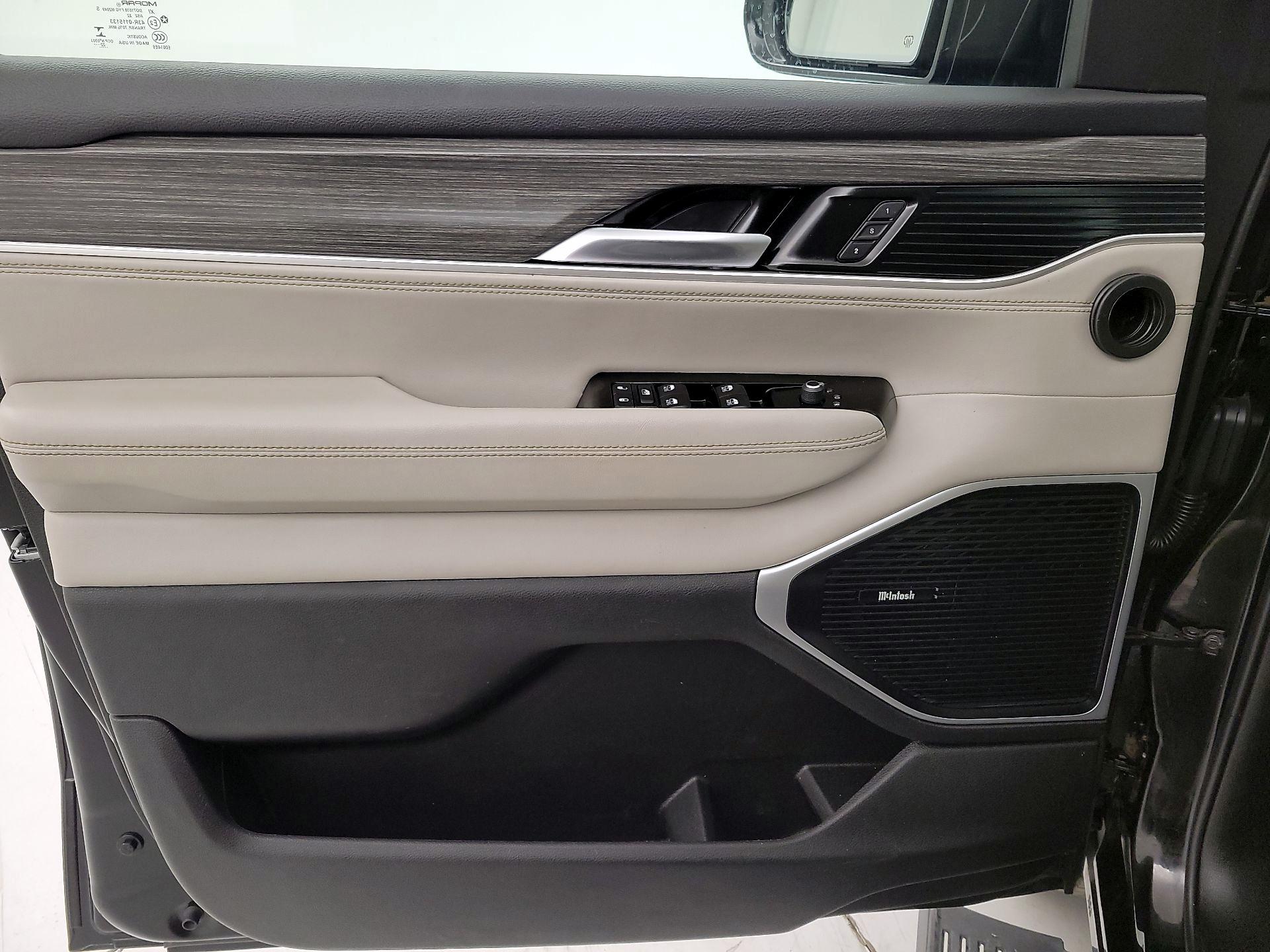 Thumbnail: 2022 Jeep Wagoneer - 12