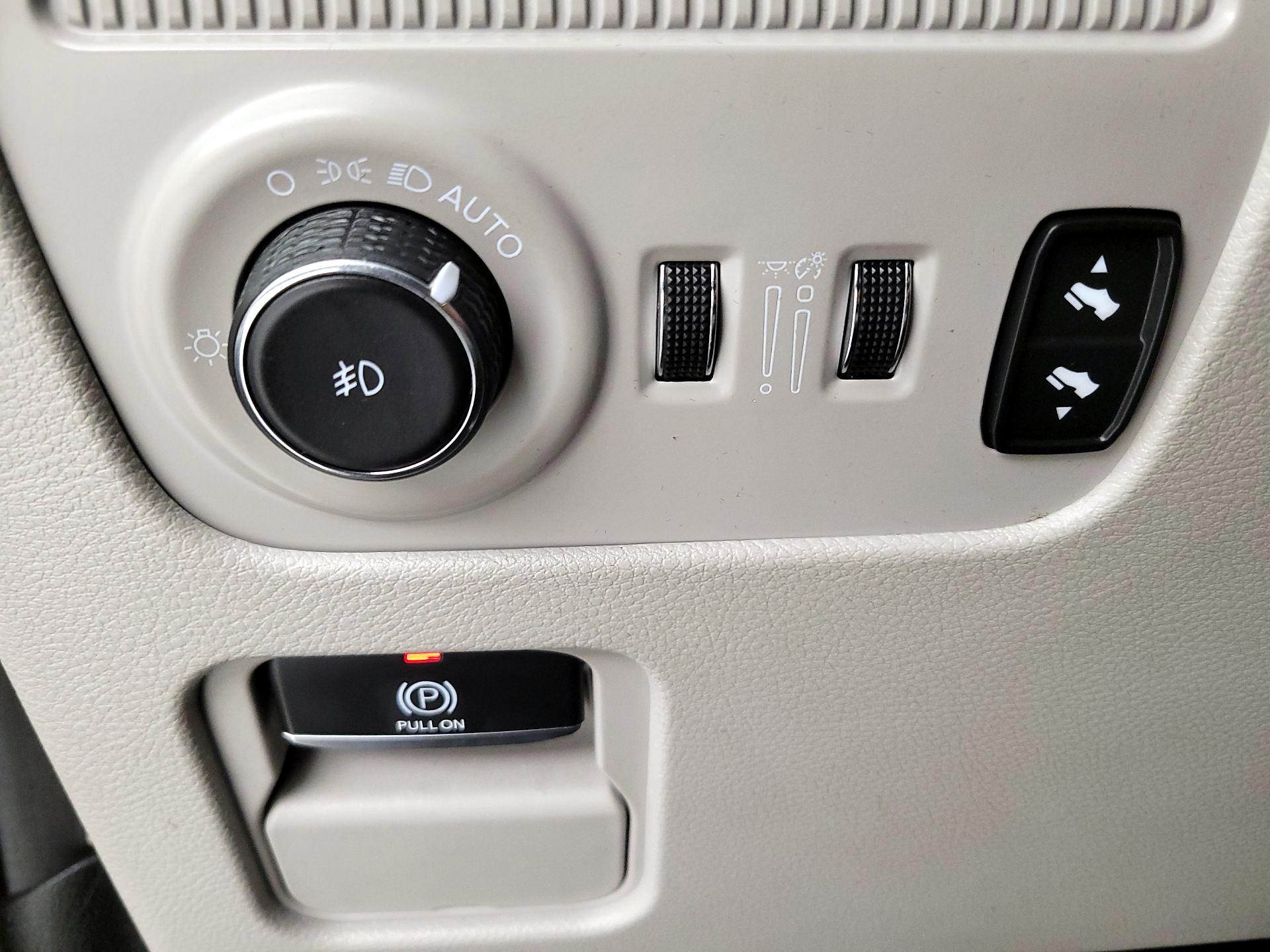 Thumbnail: 2022 Jeep Wagoneer - 13