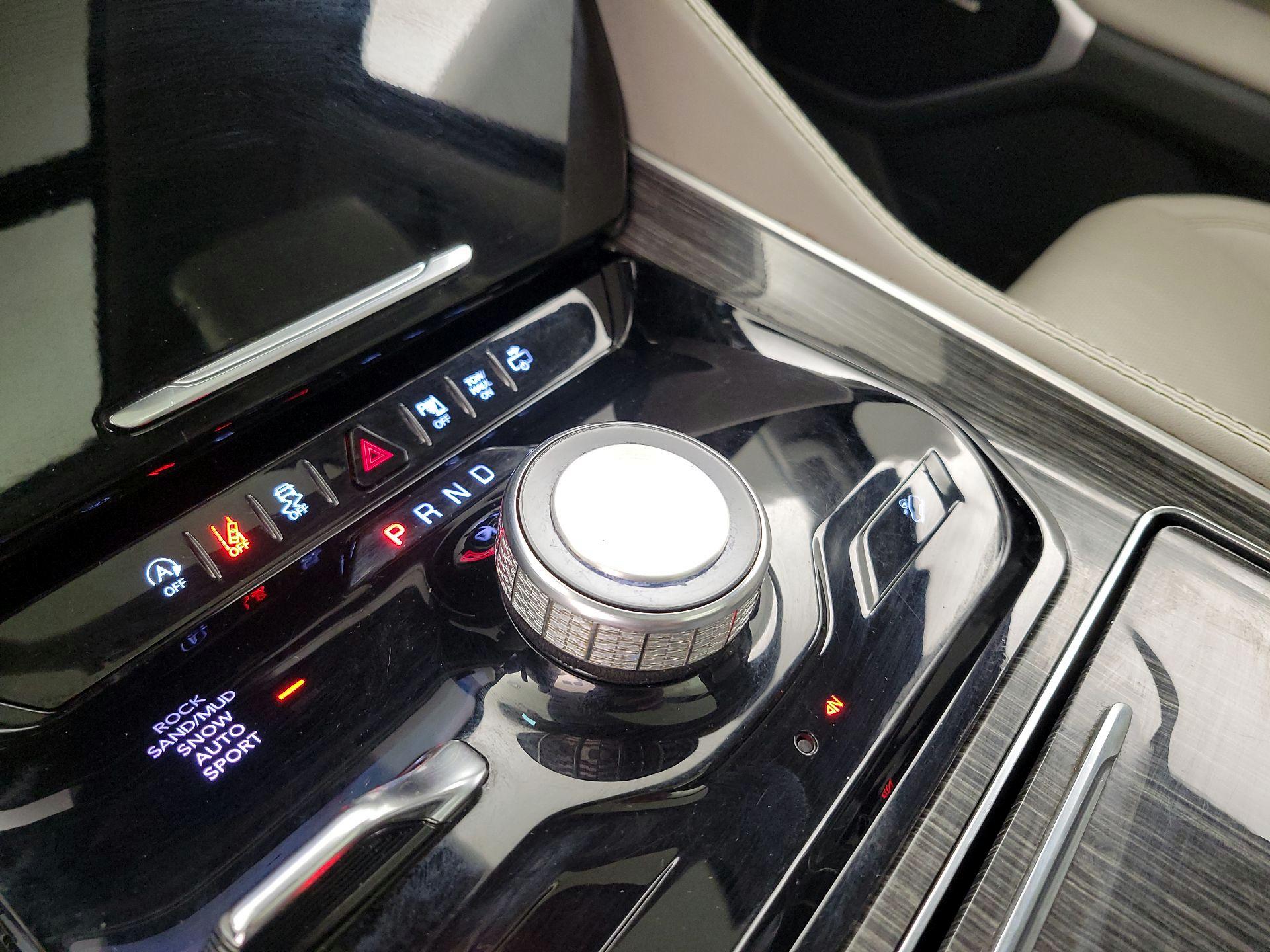 Thumbnail: 2022 Jeep Wagoneer - 18