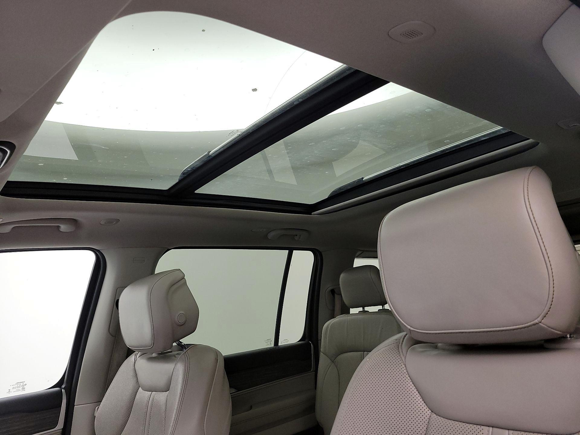 Thumbnail: 2022 Jeep Wagoneer - 19