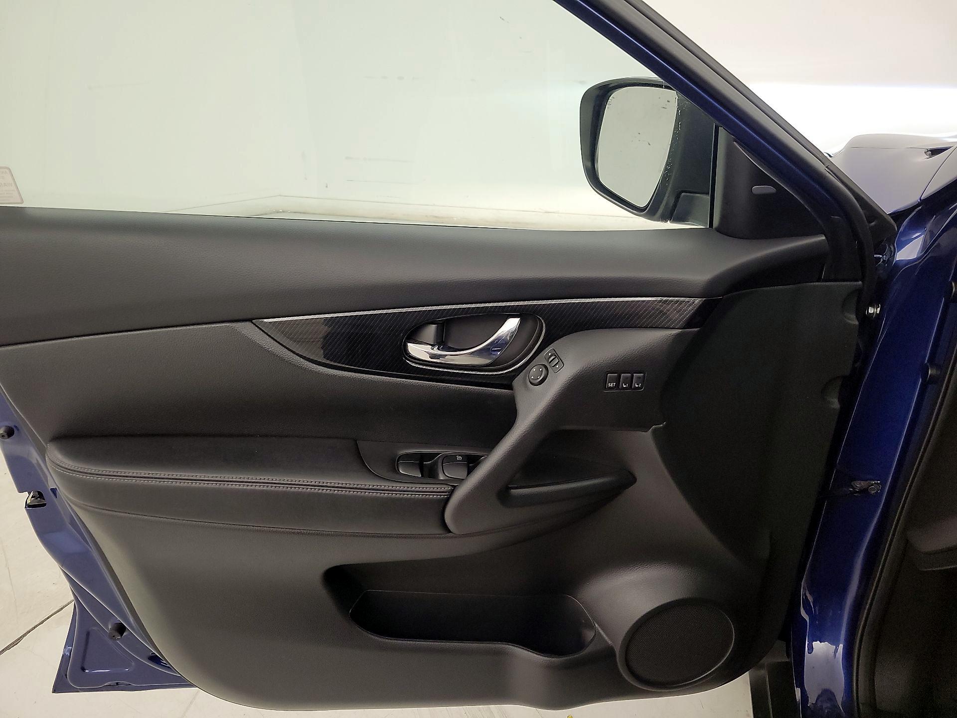 Thumbnail: 2019 Nissan Rogue - 12