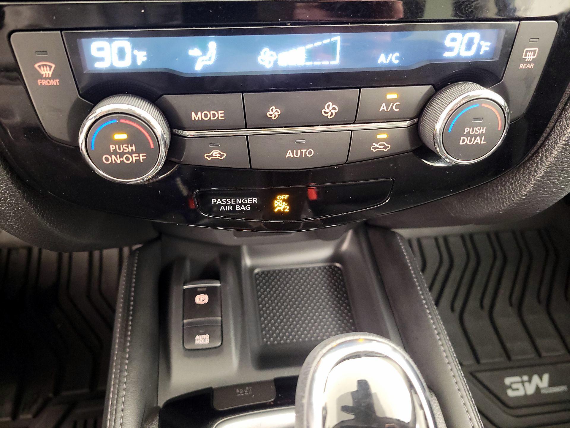 Thumbnail: 2019 Nissan Rogue - 17