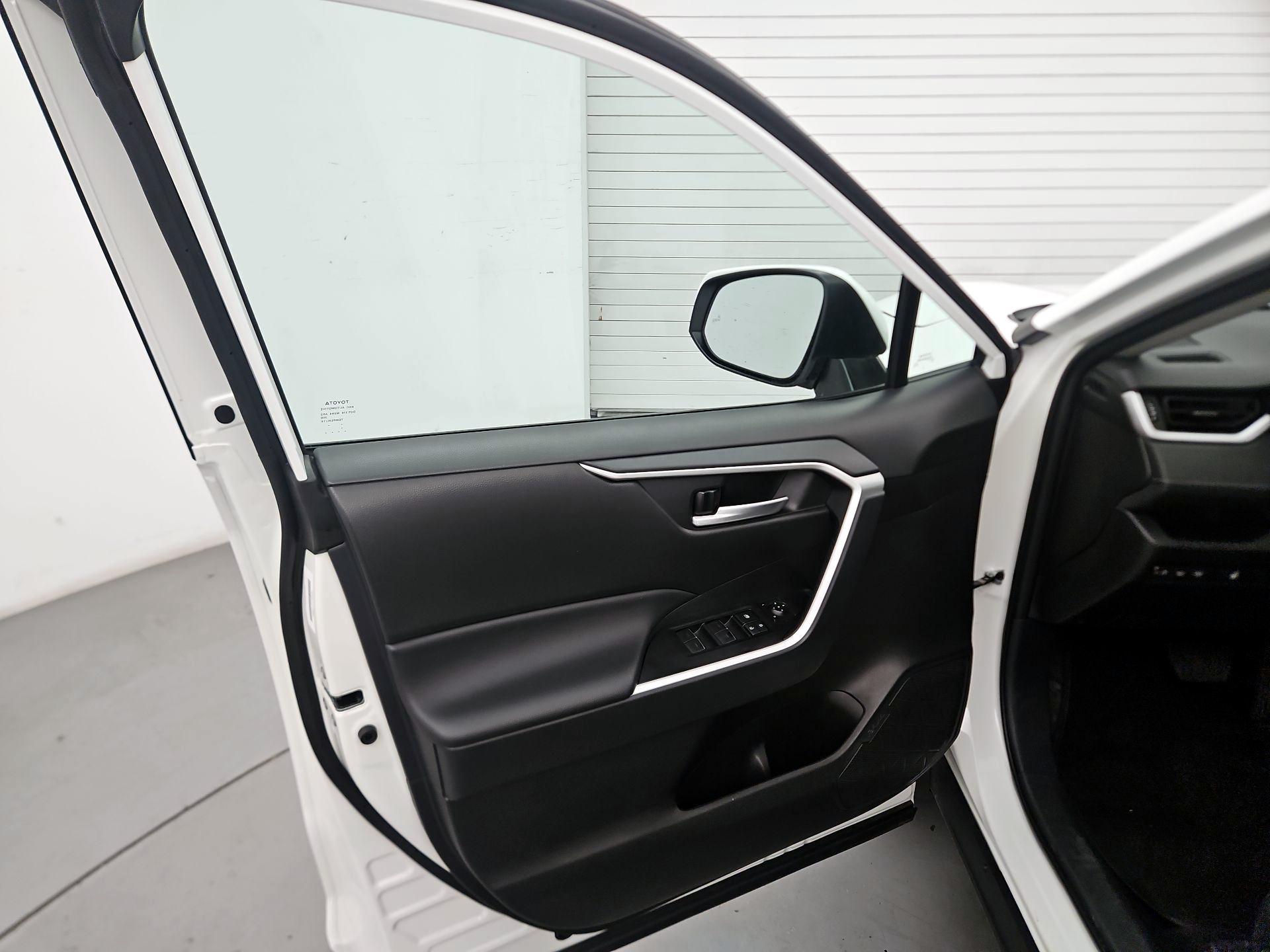 Thumbnail: 2025 Toyota RAV4 - 12