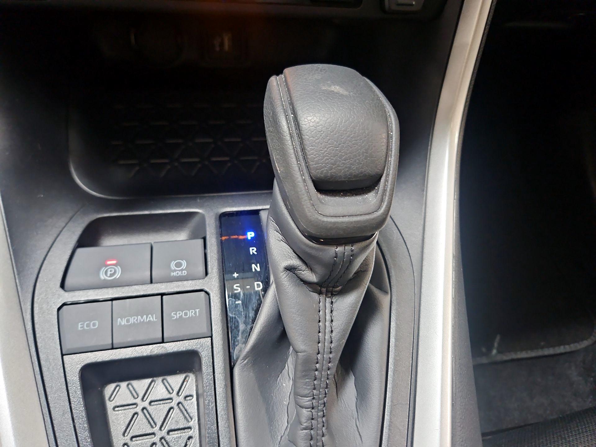 Thumbnail: 2025 Toyota RAV4 - 16