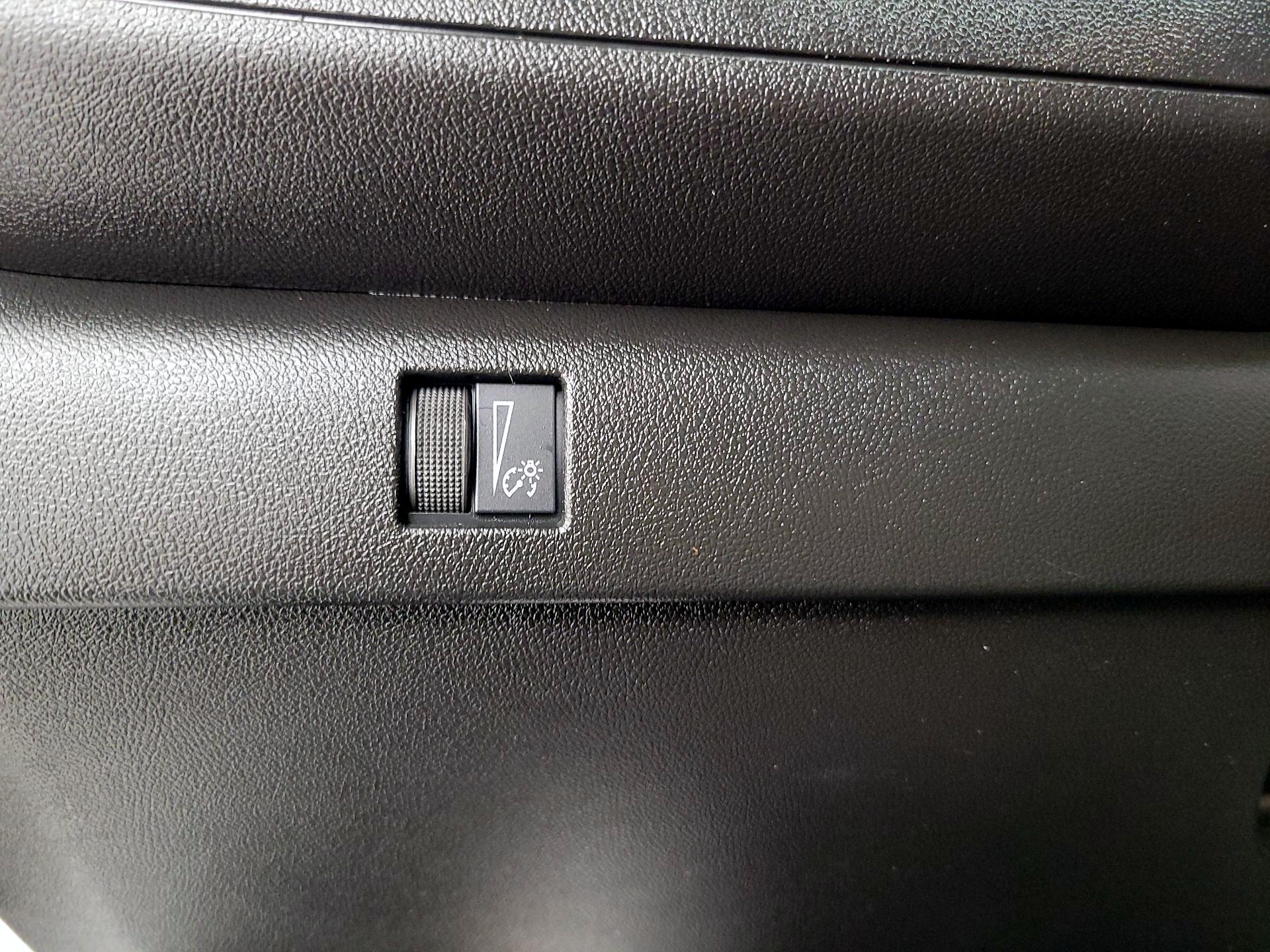 Thumbnail: 2023 Chevrolet Colorado - 13