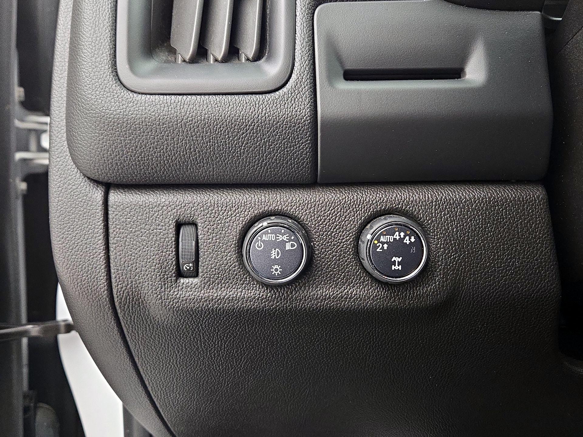 Thumbnail: 2022 Chevrolet Colorado - 13