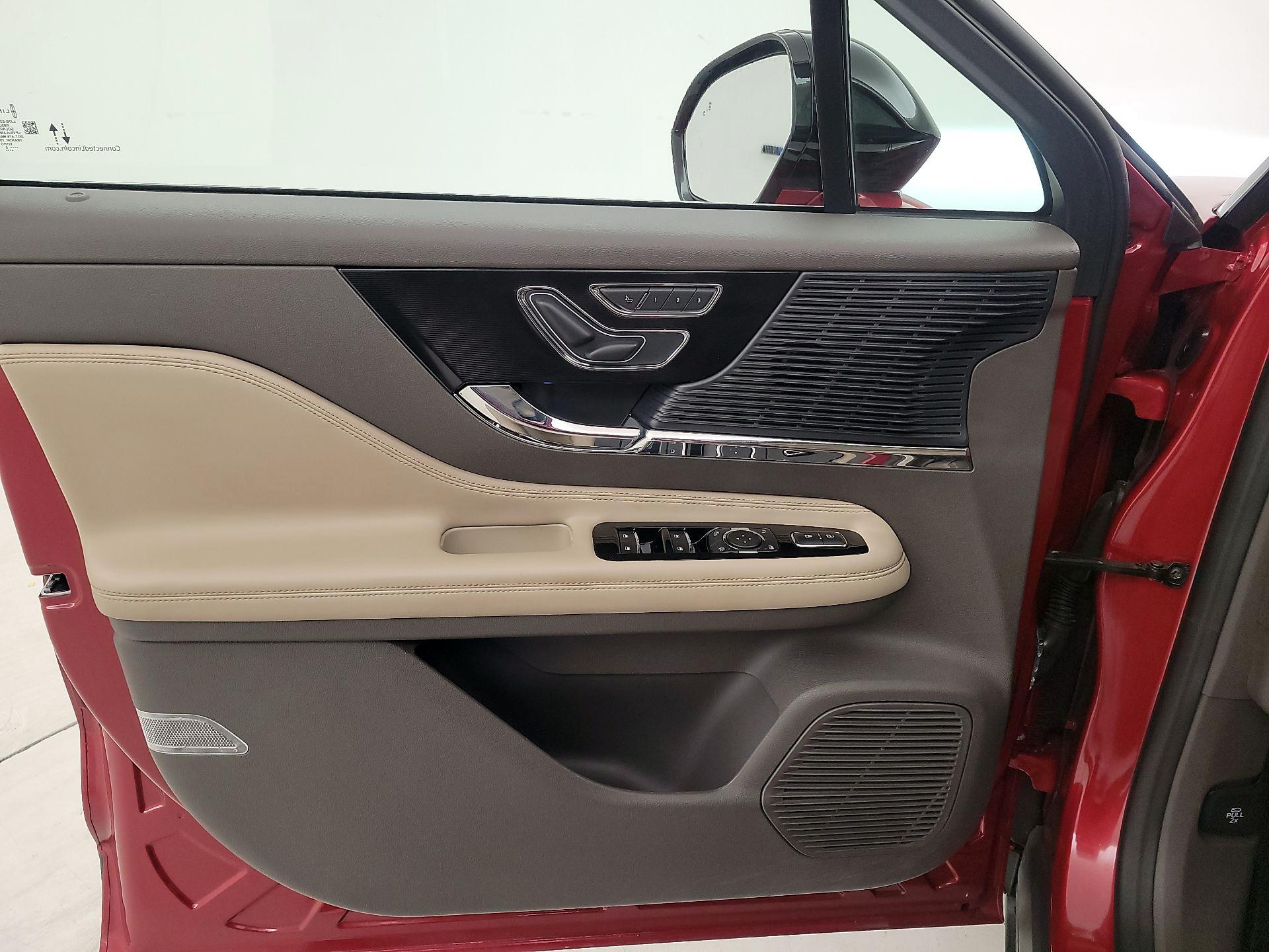 Thumbnail: 2020 Lincoln Corsair - 12