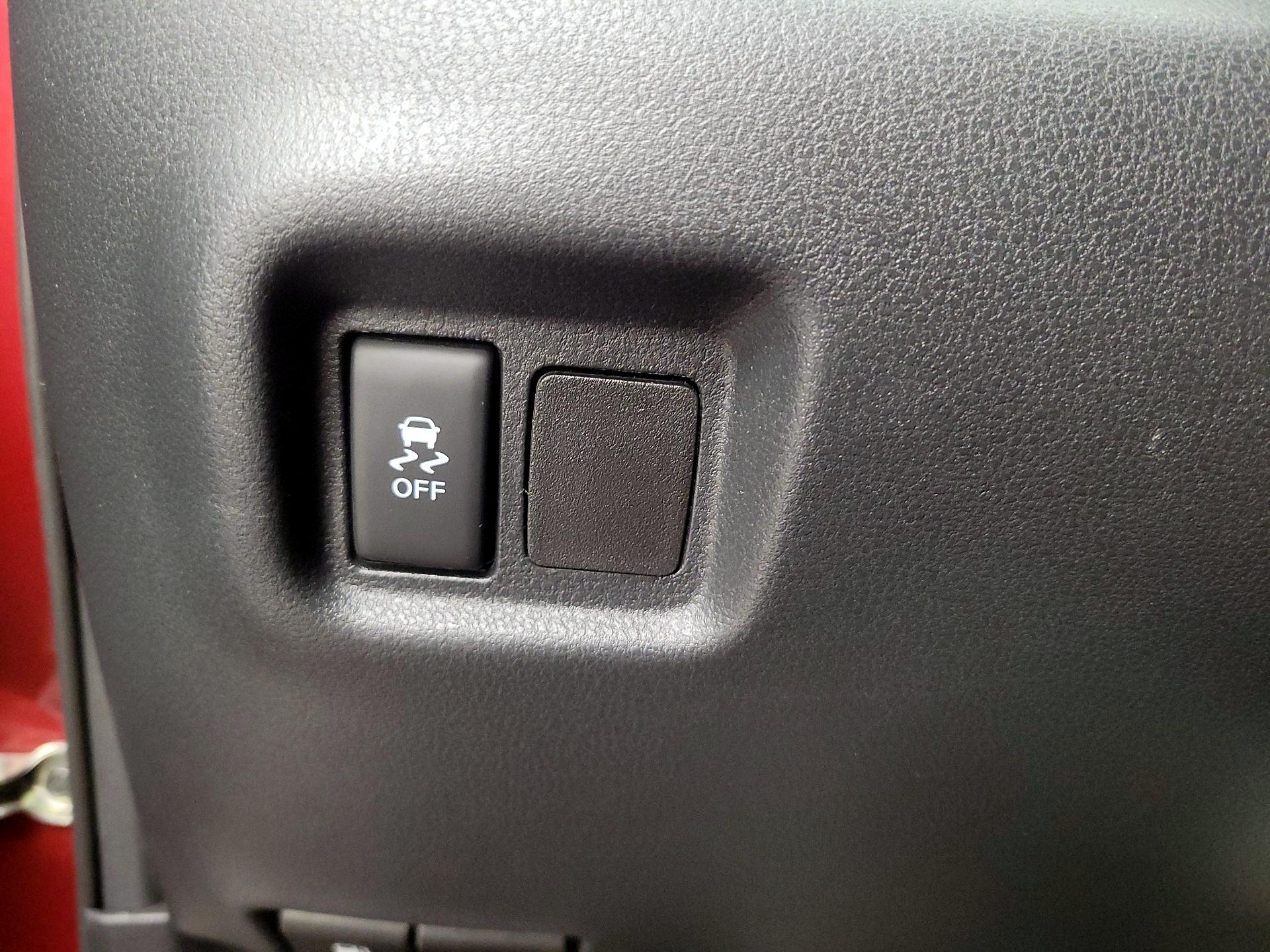 Thumbnail: 2016 Nissan Versa Note - 13