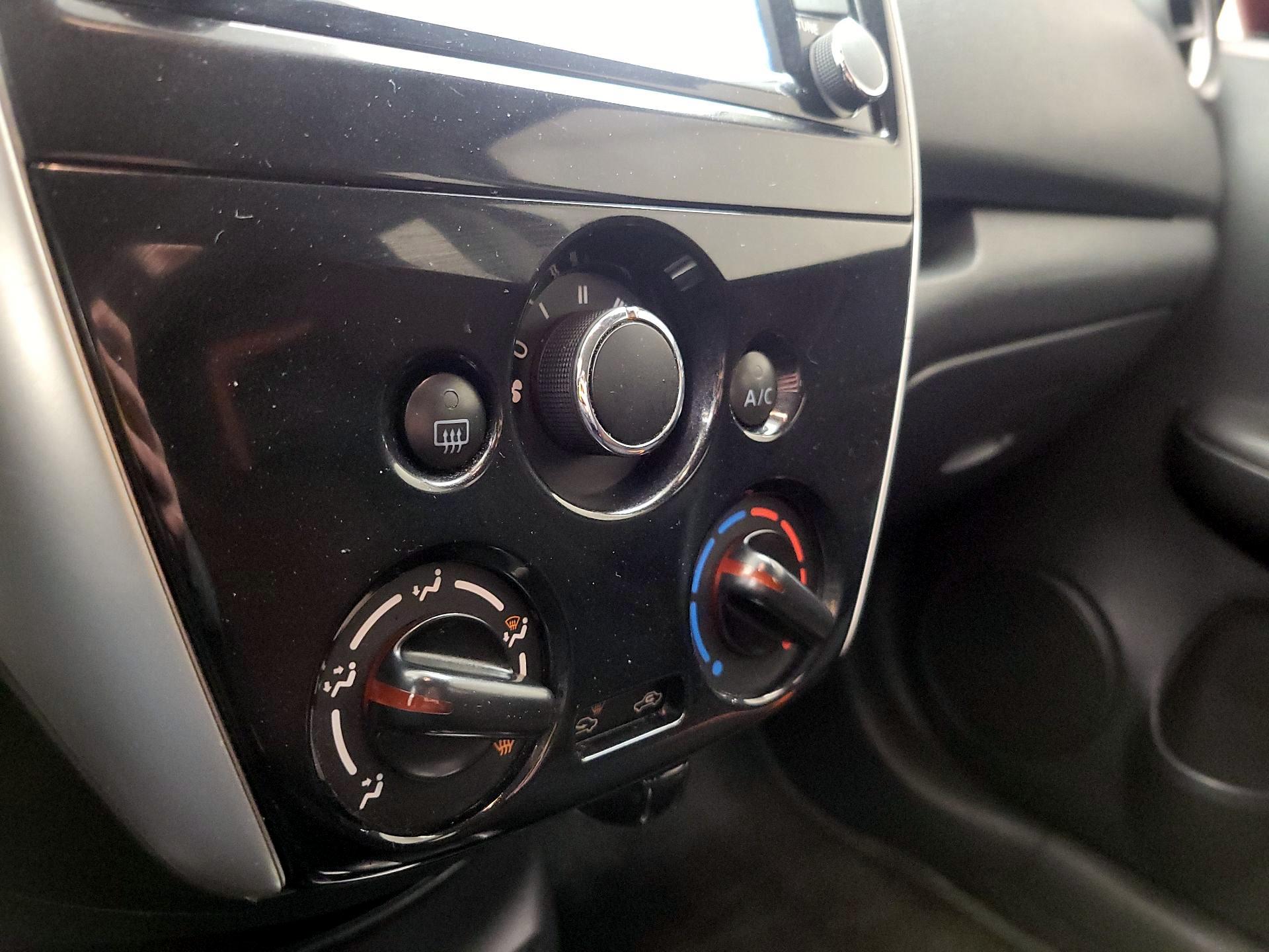 Thumbnail: 2016 Nissan Versa Note - 17