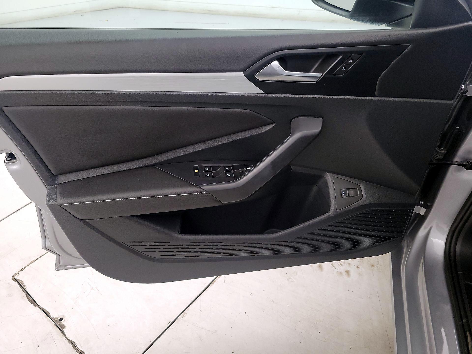 Thumbnail: 2025 Volkswagen Jetta - 12