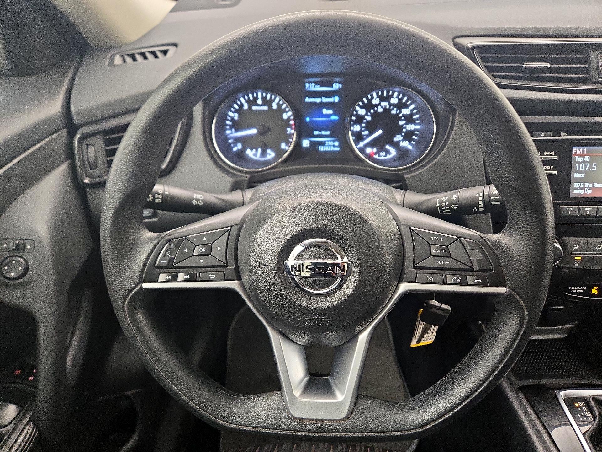 Thumbnail: 2017 Nissan Rogue - 10