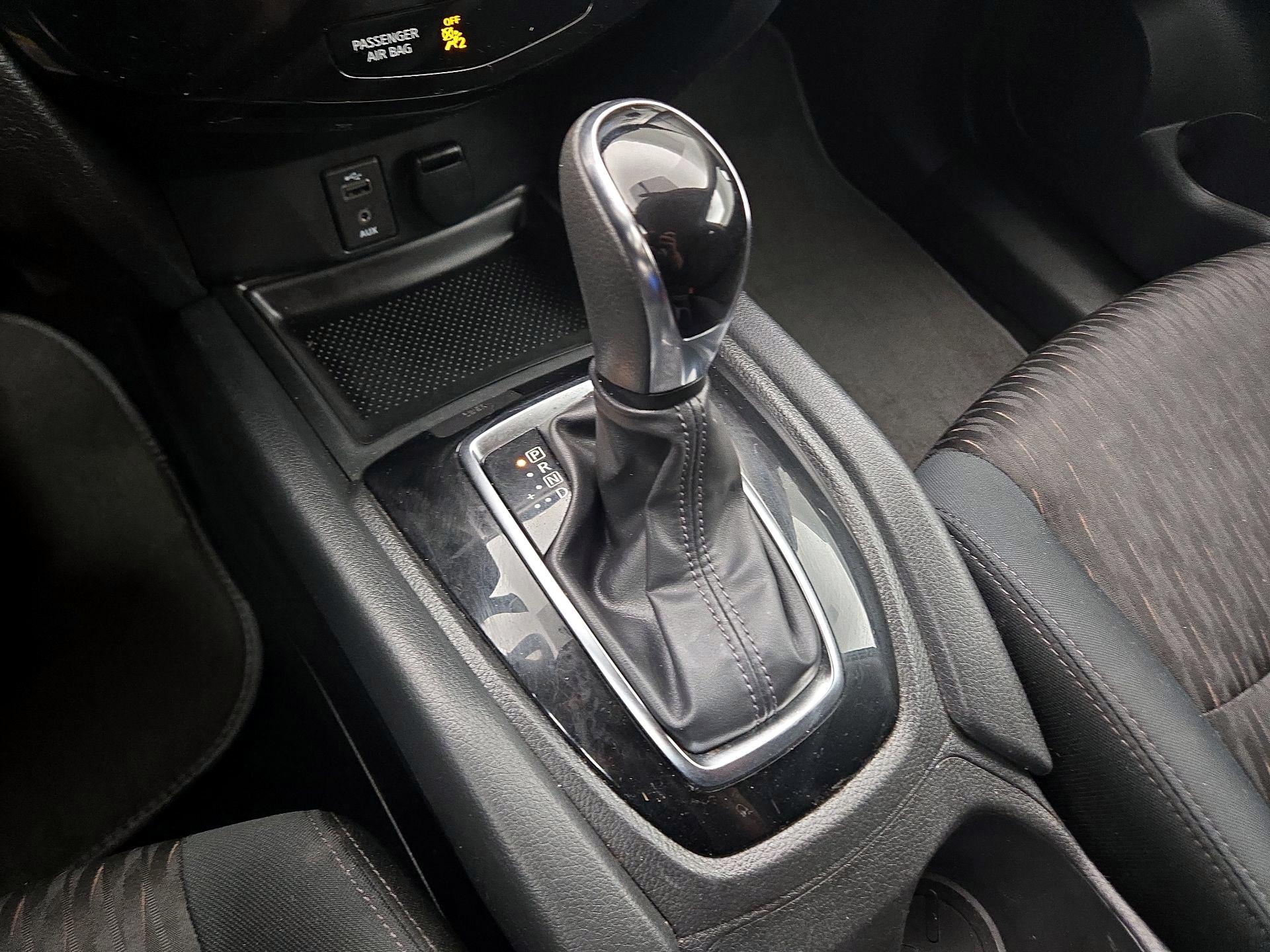 Thumbnail: 2017 Nissan Rogue - 17