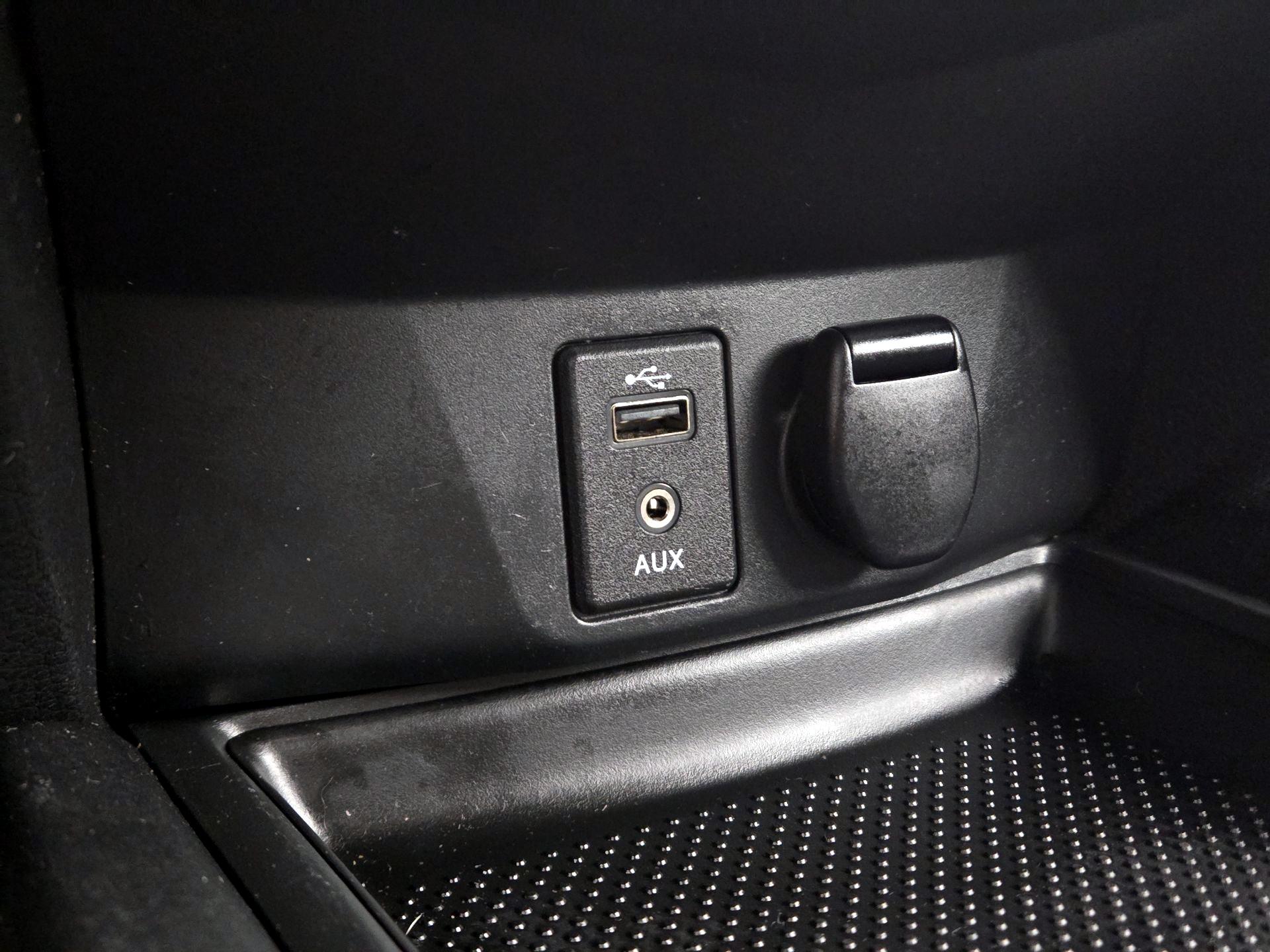 Thumbnail: 2017 Nissan Rogue - 18