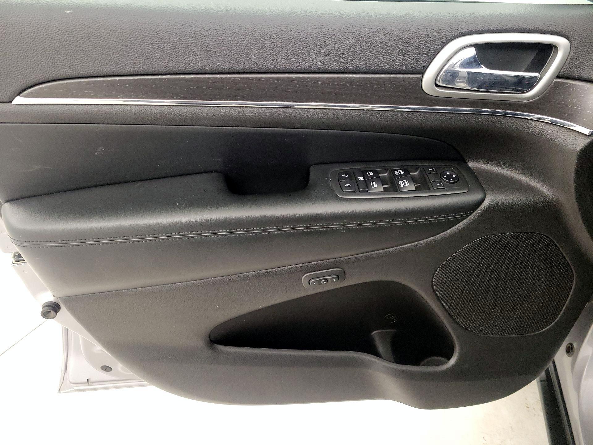 Thumbnail: 2018 Jeep Grand Cherokee - 12