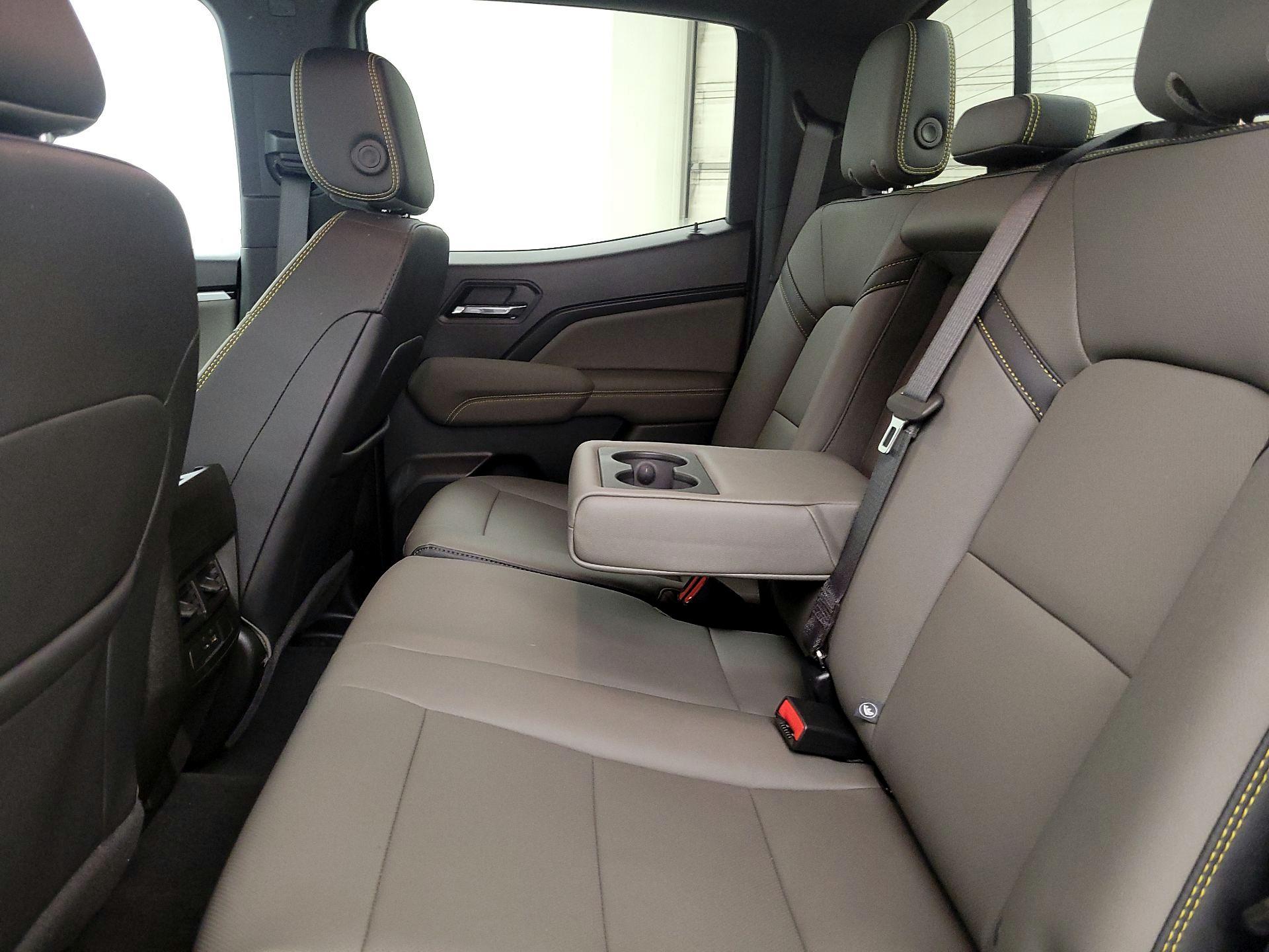 Thumbnail: 2025 Chevrolet Colorado - 18