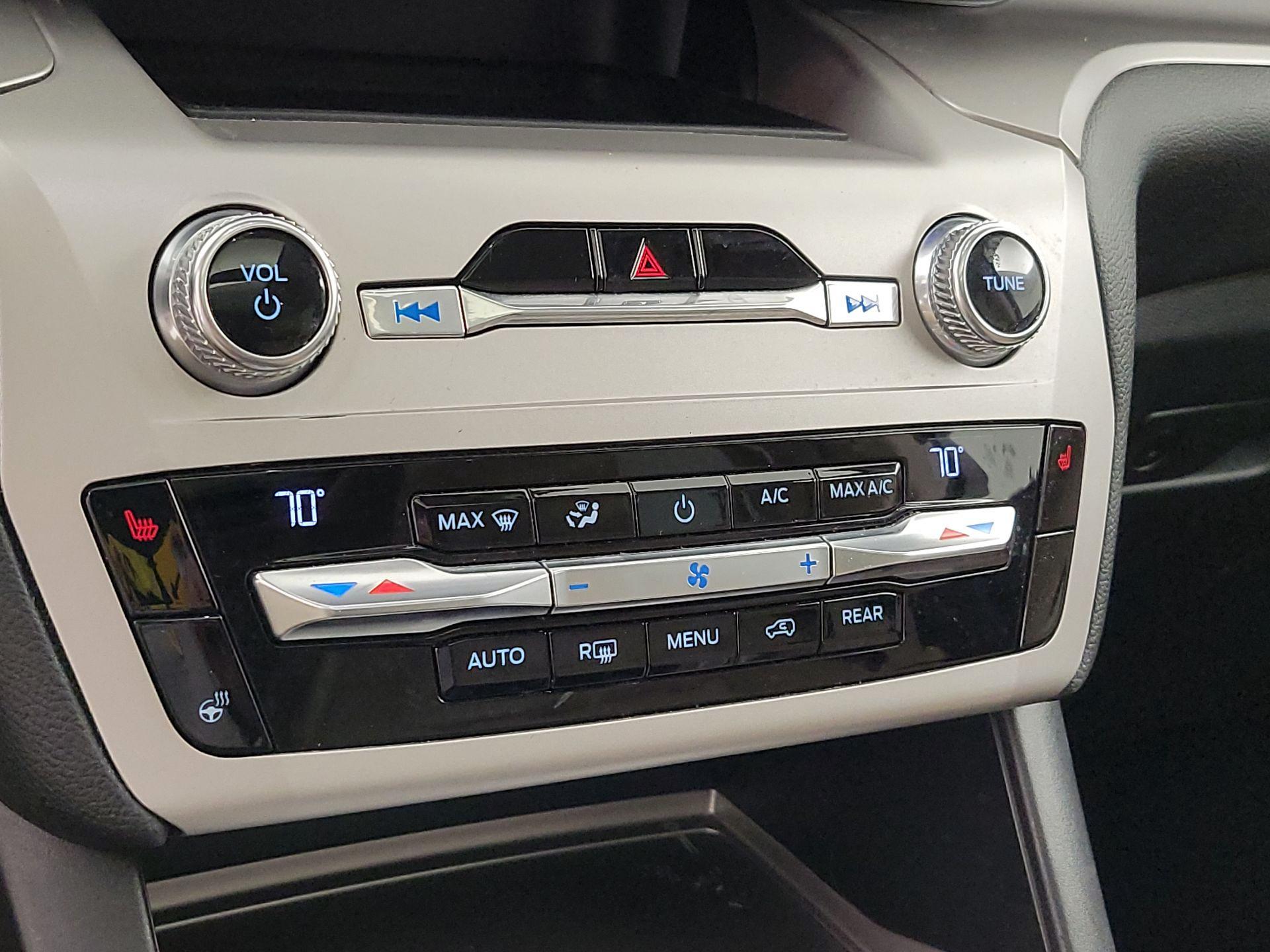 Thumbnail: 2021 Ford Explorer - 17