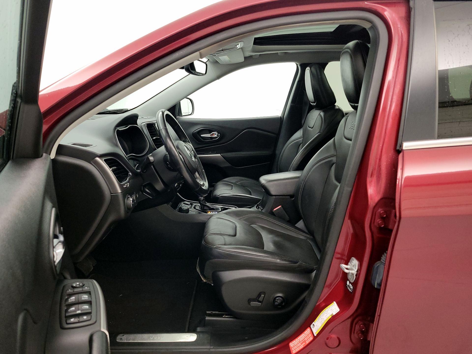 Thumbnail: 2021 Jeep Cherokee - 11