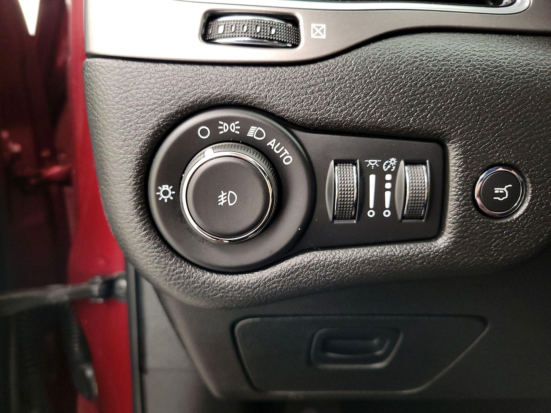 Thumbnail: 2021 Jeep Cherokee - 13