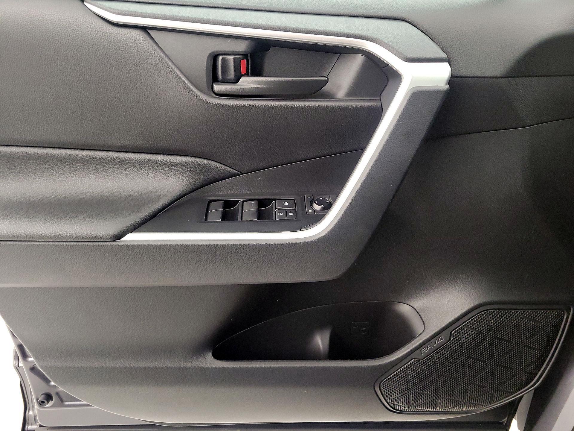 Thumbnail: 2021 Toyota RAV4 - 12