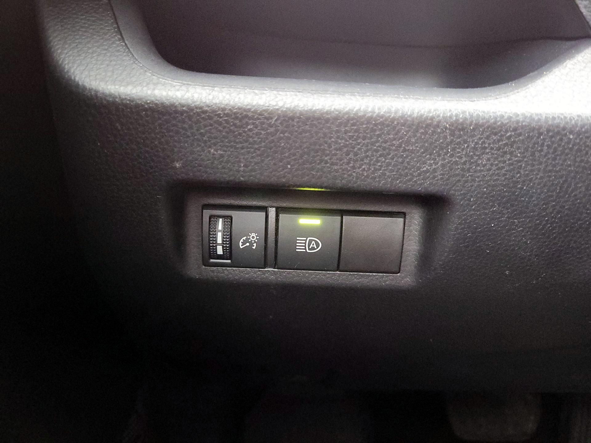 Thumbnail: 2021 Toyota RAV4 - 13