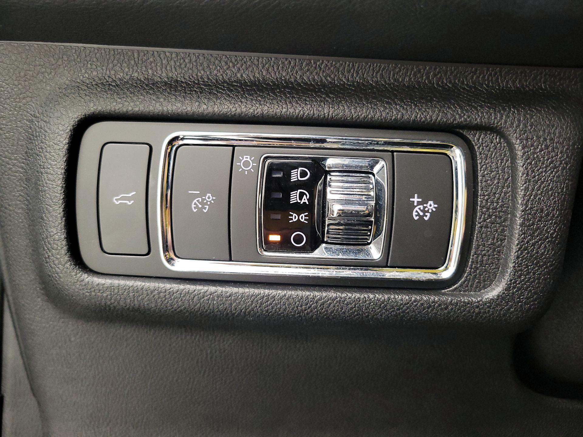 Thumbnail: 2022 Lincoln Corsair - 13