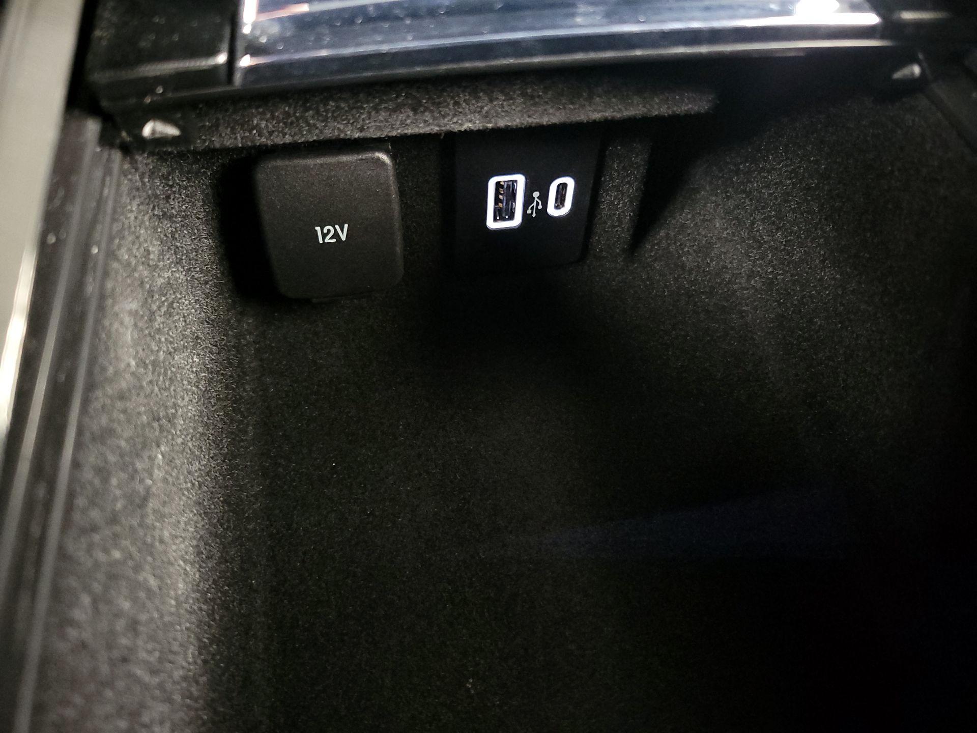 Thumbnail: 2022 Lincoln Corsair - 19