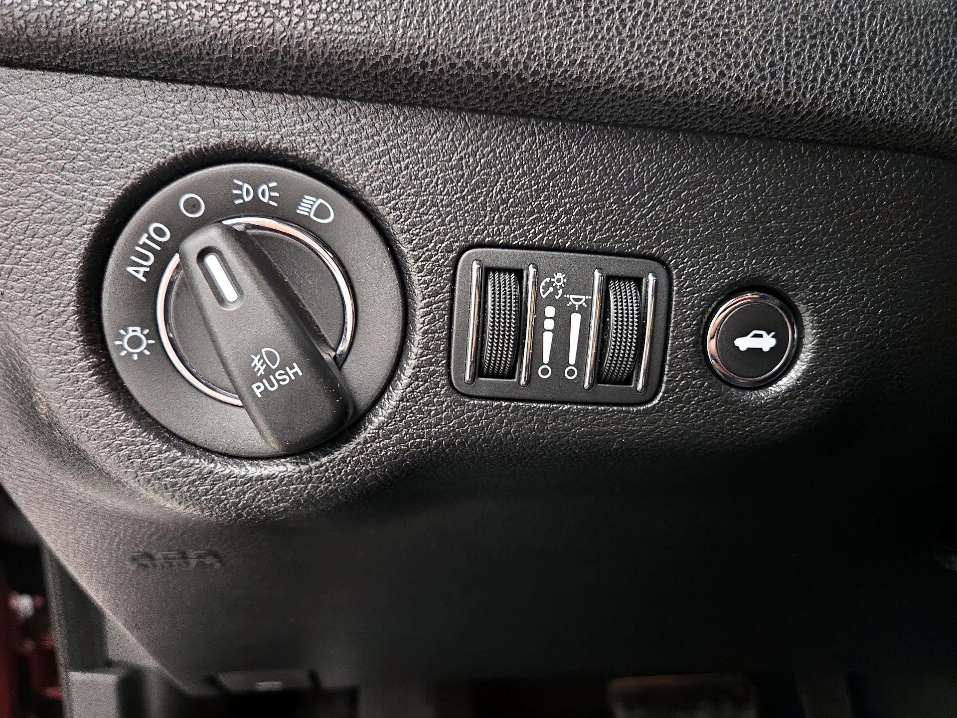 Thumbnail: 2022 Chrysler 300 - 13