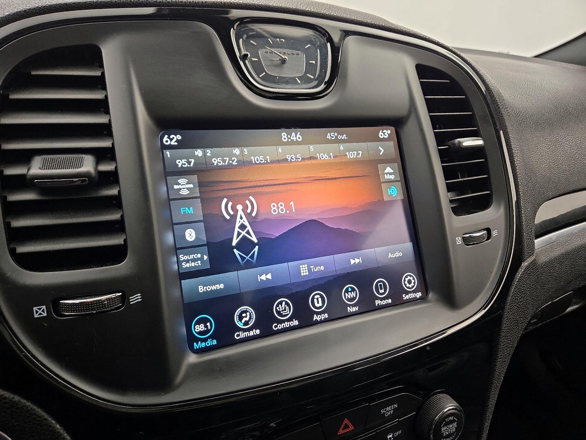 Thumbnail: 2022 Chrysler 300 - 16