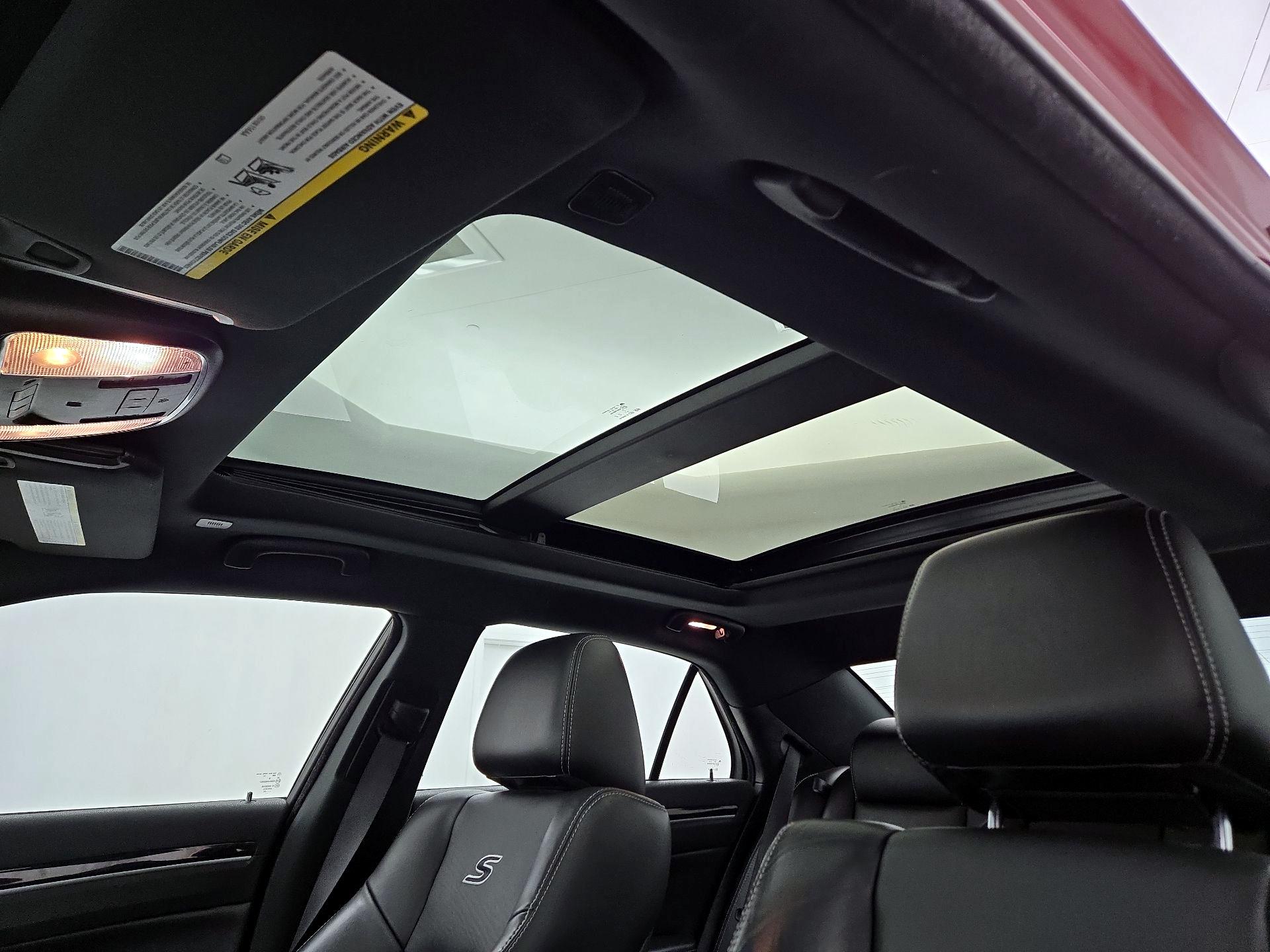 Thumbnail: 2022 Chrysler 300 - 20