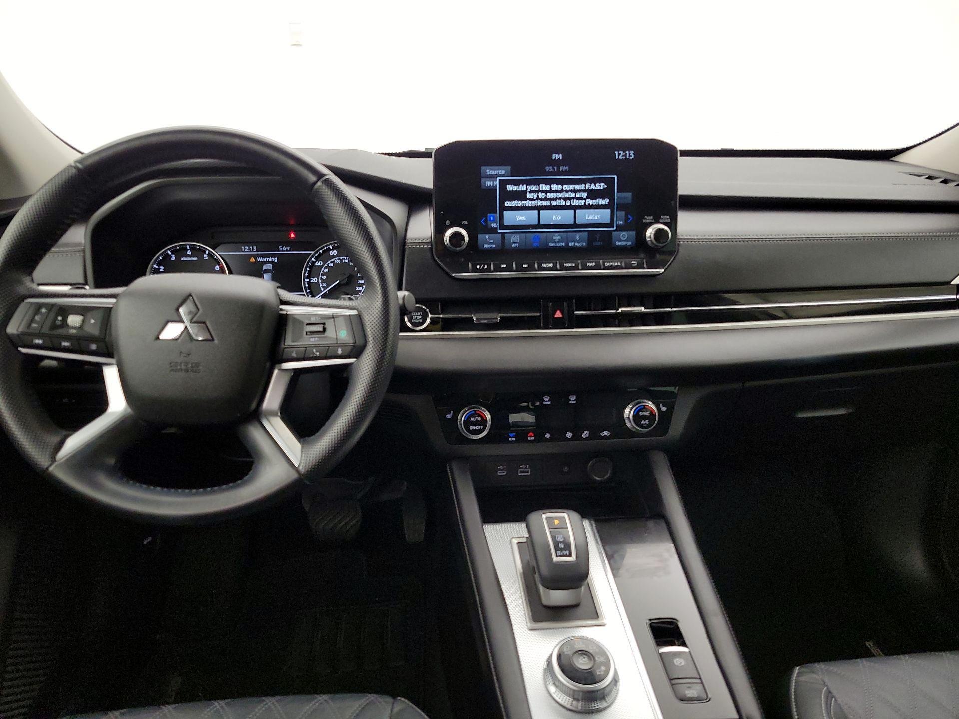 Thumbnail: 2022 Mitsubishi Outlander - 9