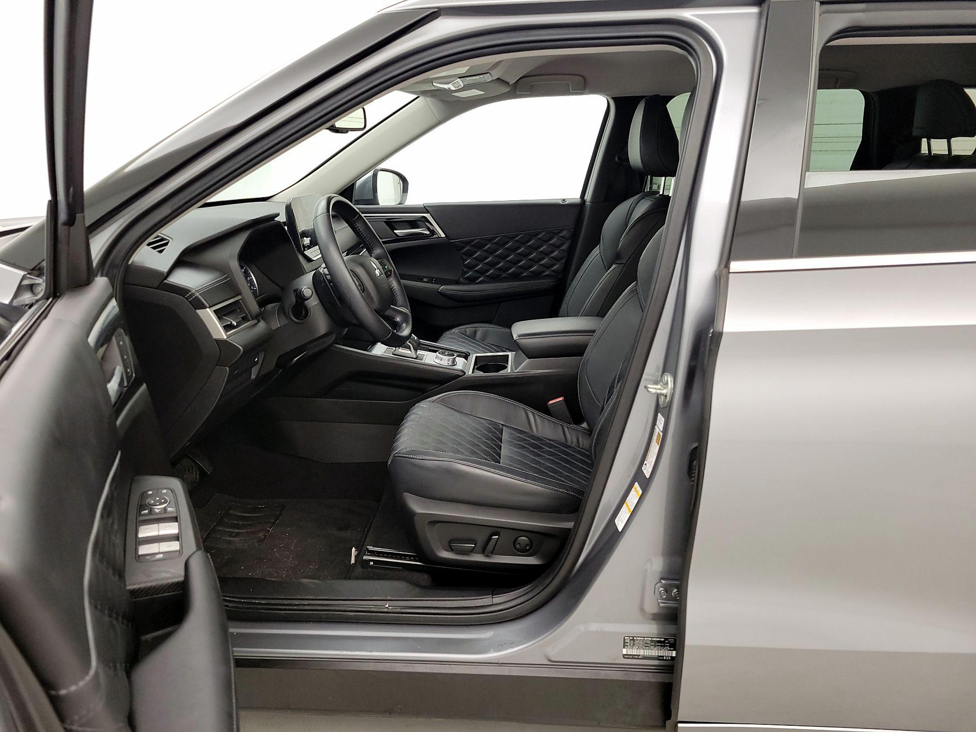 Thumbnail: 2022 Mitsubishi Outlander - 11