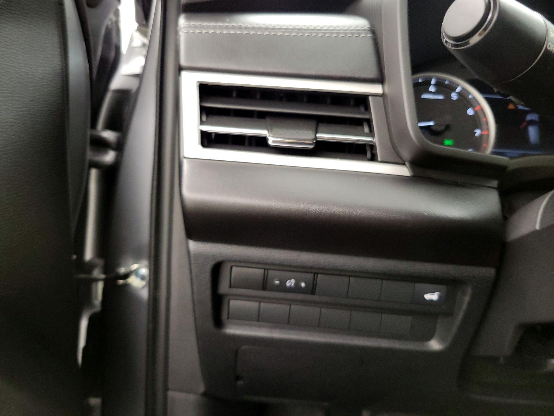 Thumbnail: 2022 Mitsubishi Outlander - 13