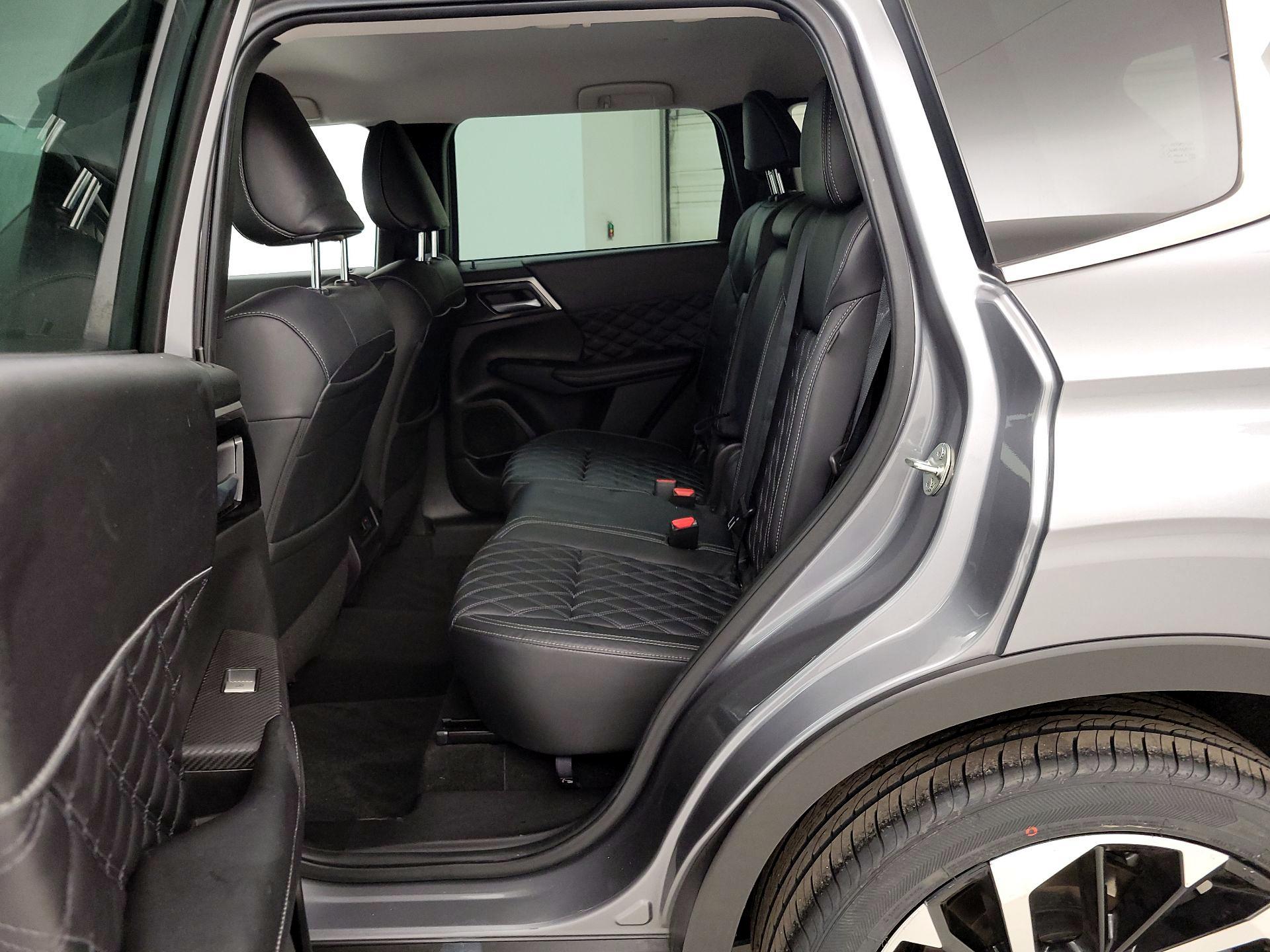 Thumbnail: 2022 Mitsubishi Outlander - 19