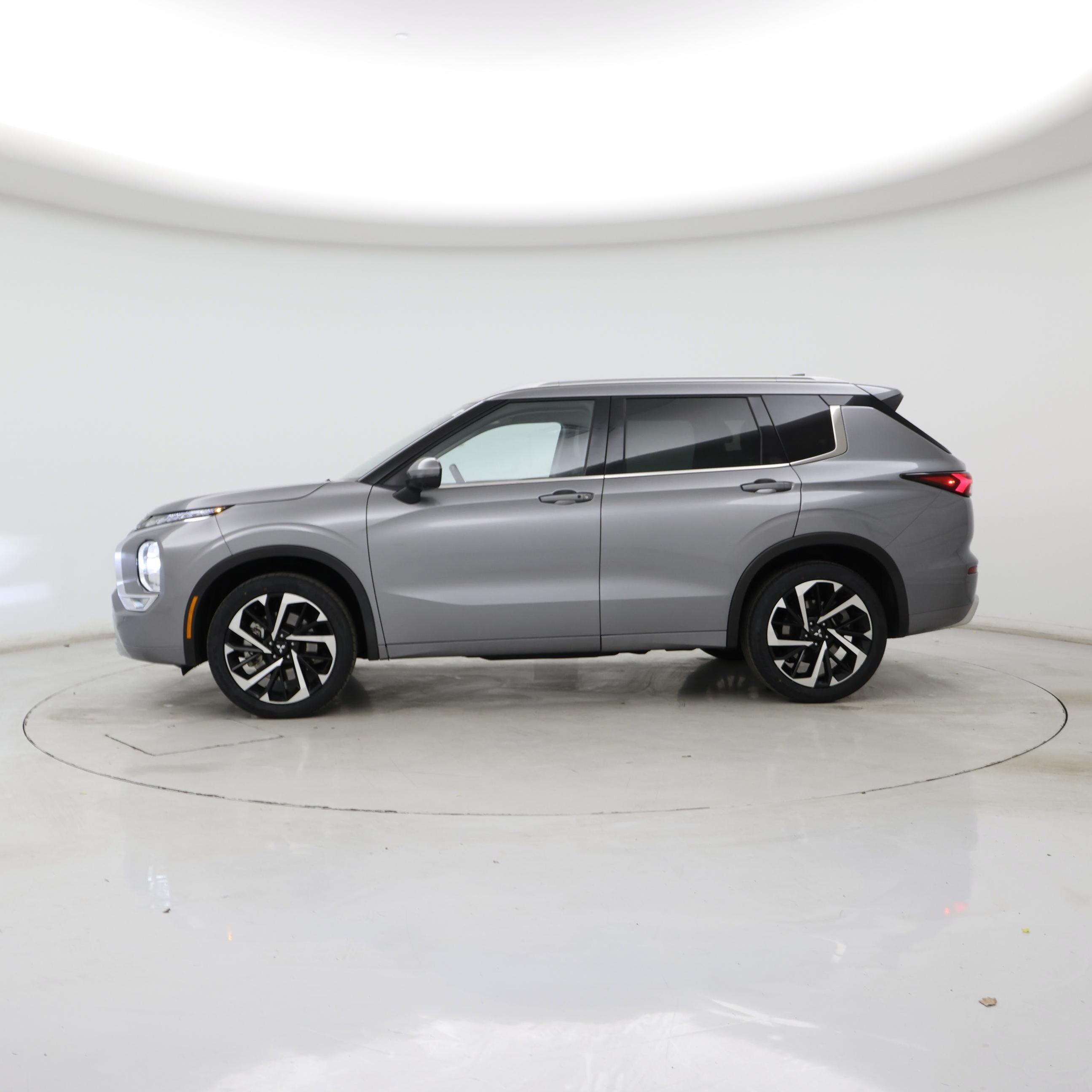 Thumbnail: 2022 Mitsubishi Outlander - 3