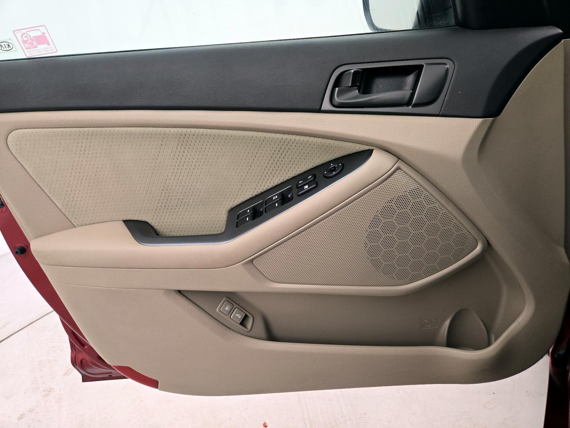 Thumbnail: 2015 Kia Optima - 12