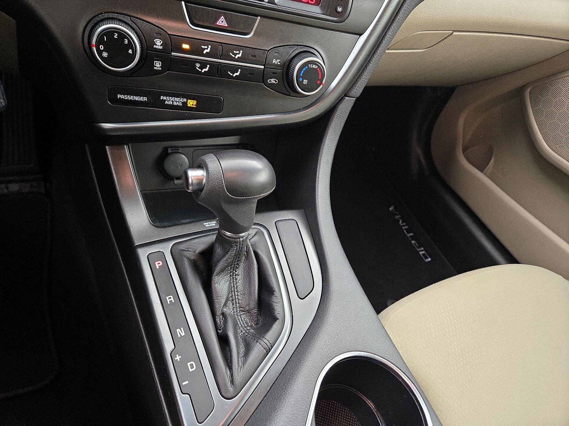 Thumbnail: 2015 Kia Optima - 16