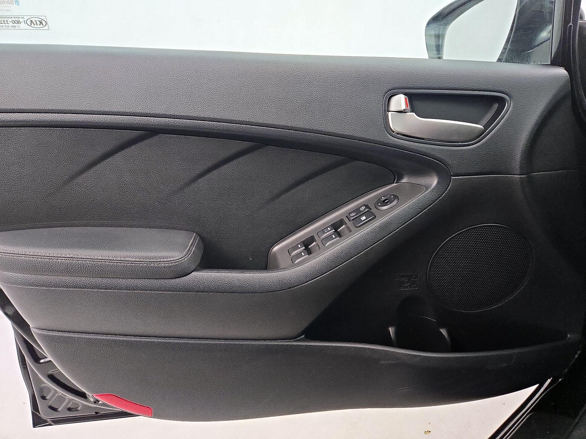 Thumbnail: 2017 Kia Forte - 12