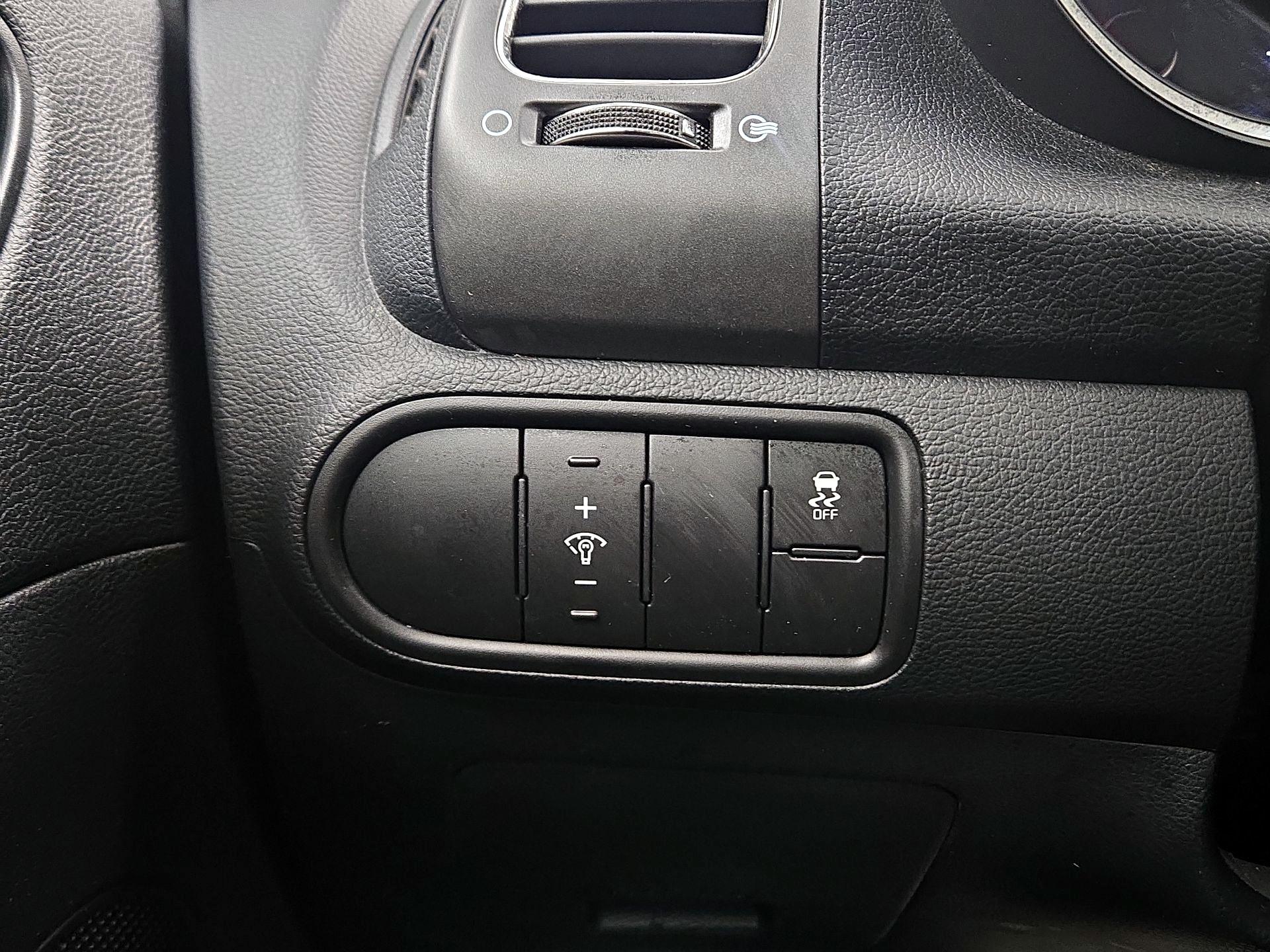 Thumbnail: 2017 Kia Forte - 13