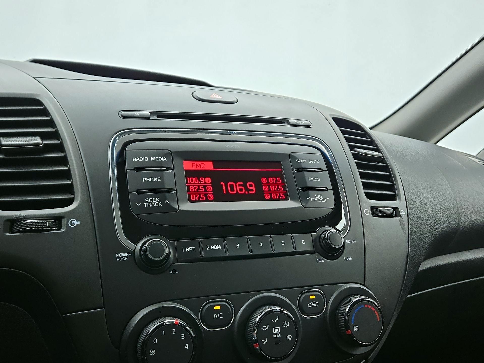 Thumbnail: 2017 Kia Forte - 14