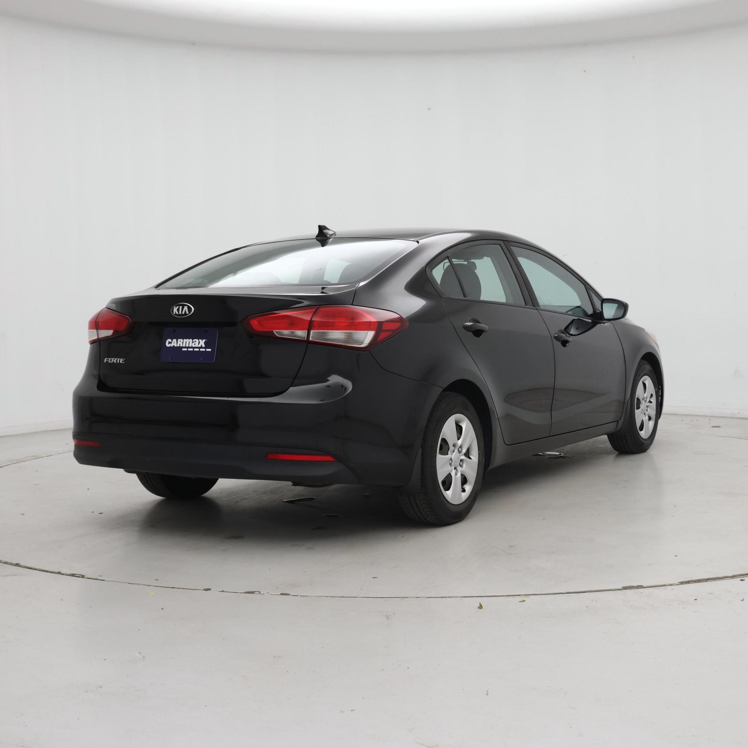 Thumbnail: 2017 Kia Forte - 8