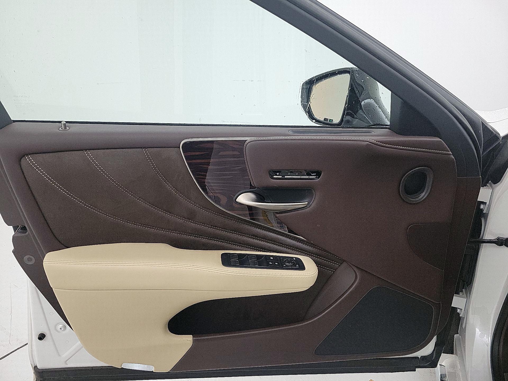 Thumbnail: 2019 Lexus LS - 12