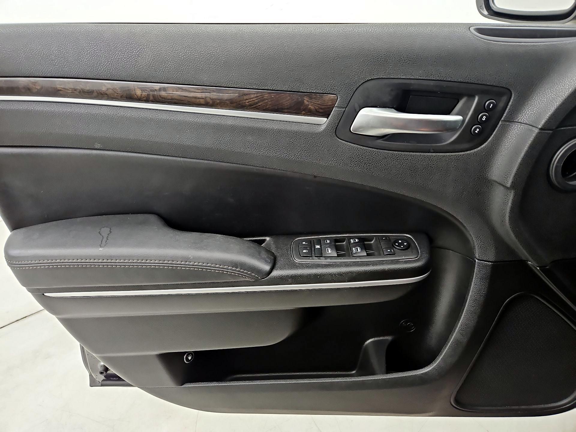 Thumbnail: 2019 Chrysler 300 - 12