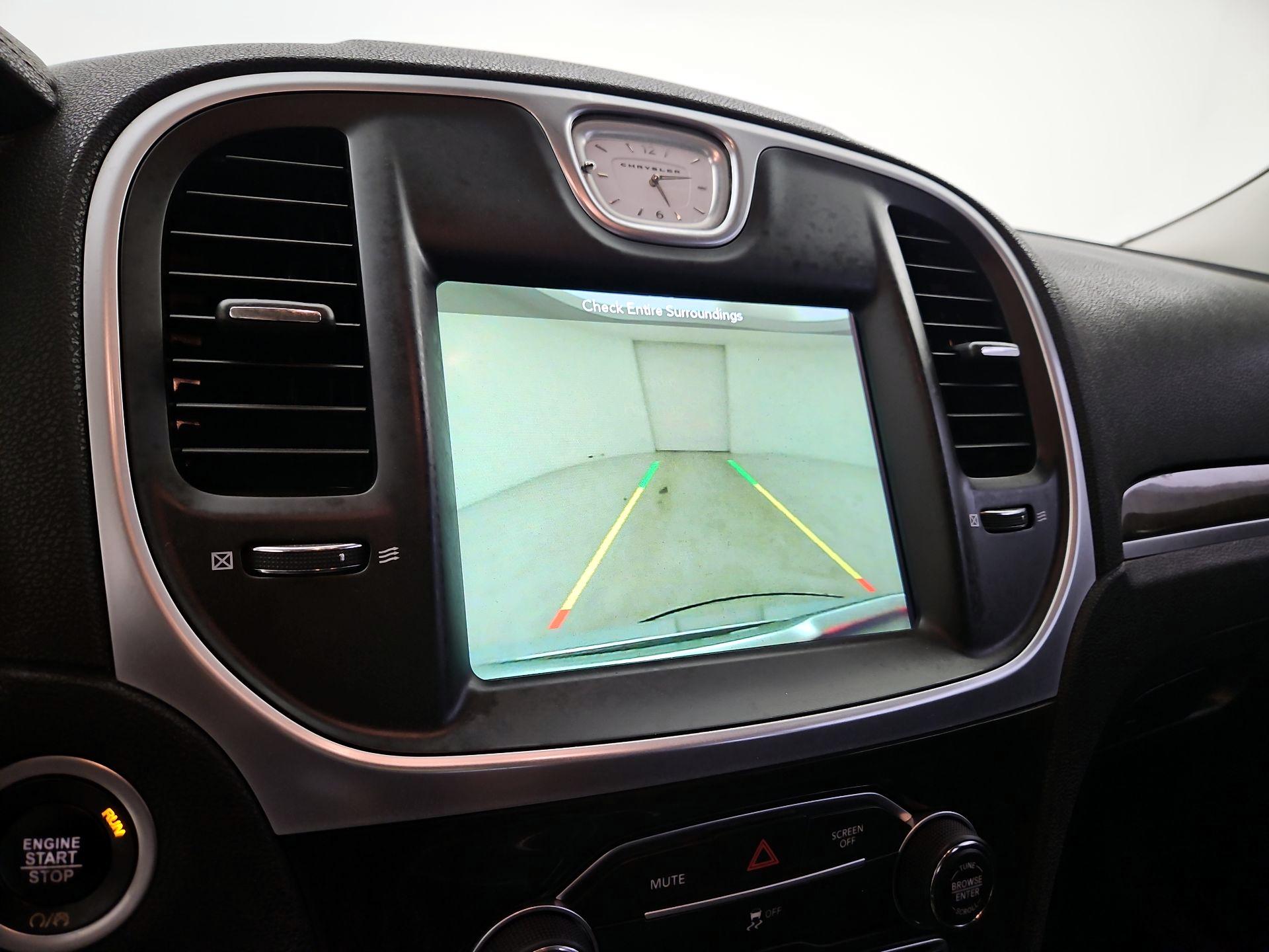 Thumbnail: 2019 Chrysler 300 - 15