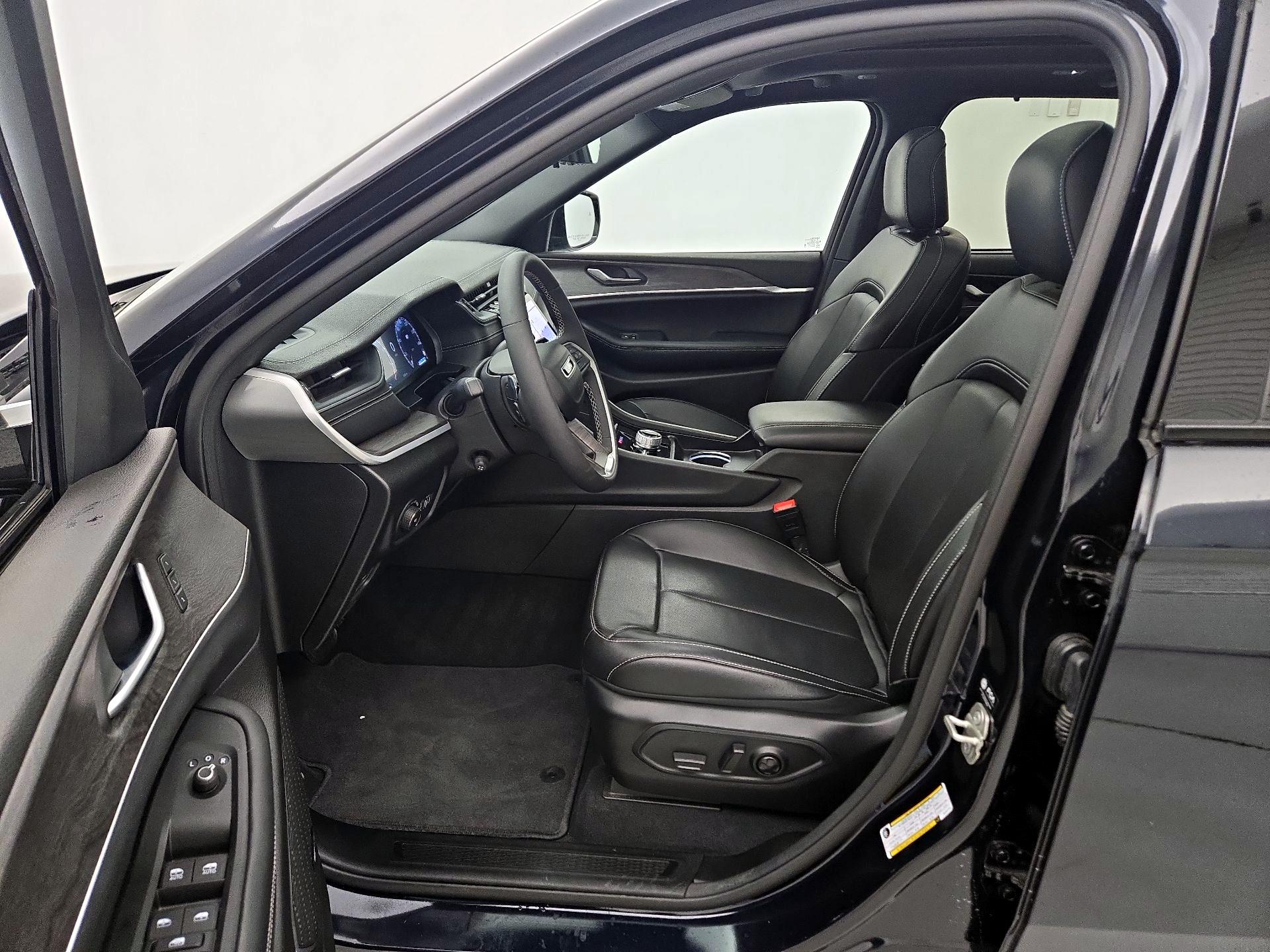 Thumbnail: 2024 Jeep Grand Cherokee - 11