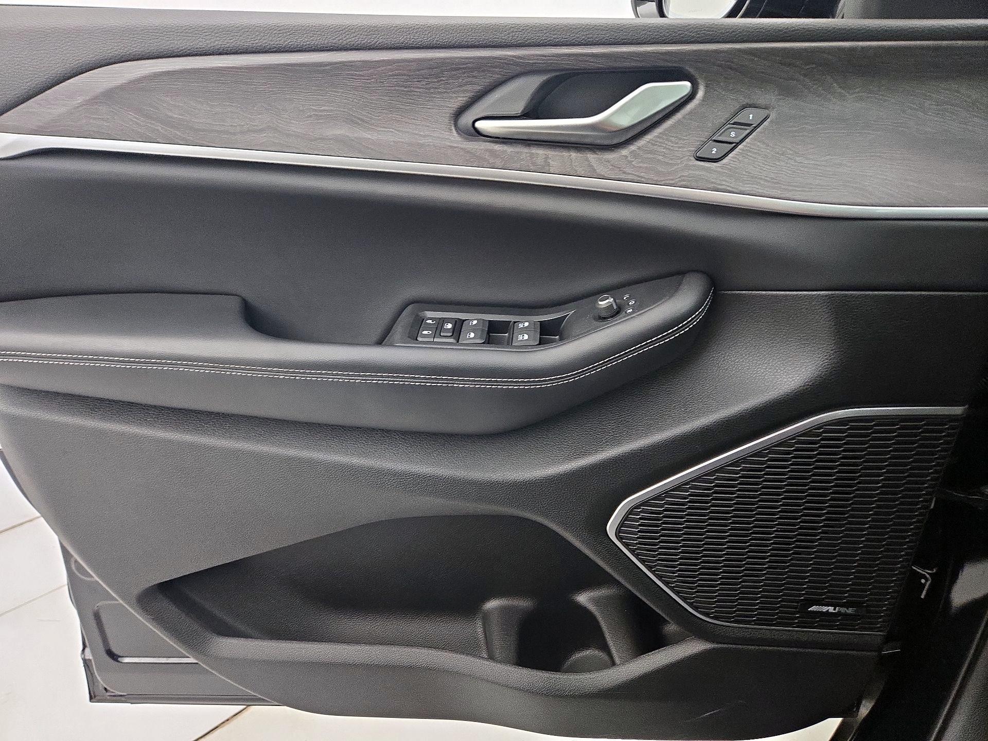 Thumbnail: 2024 Jeep Grand Cherokee - 12