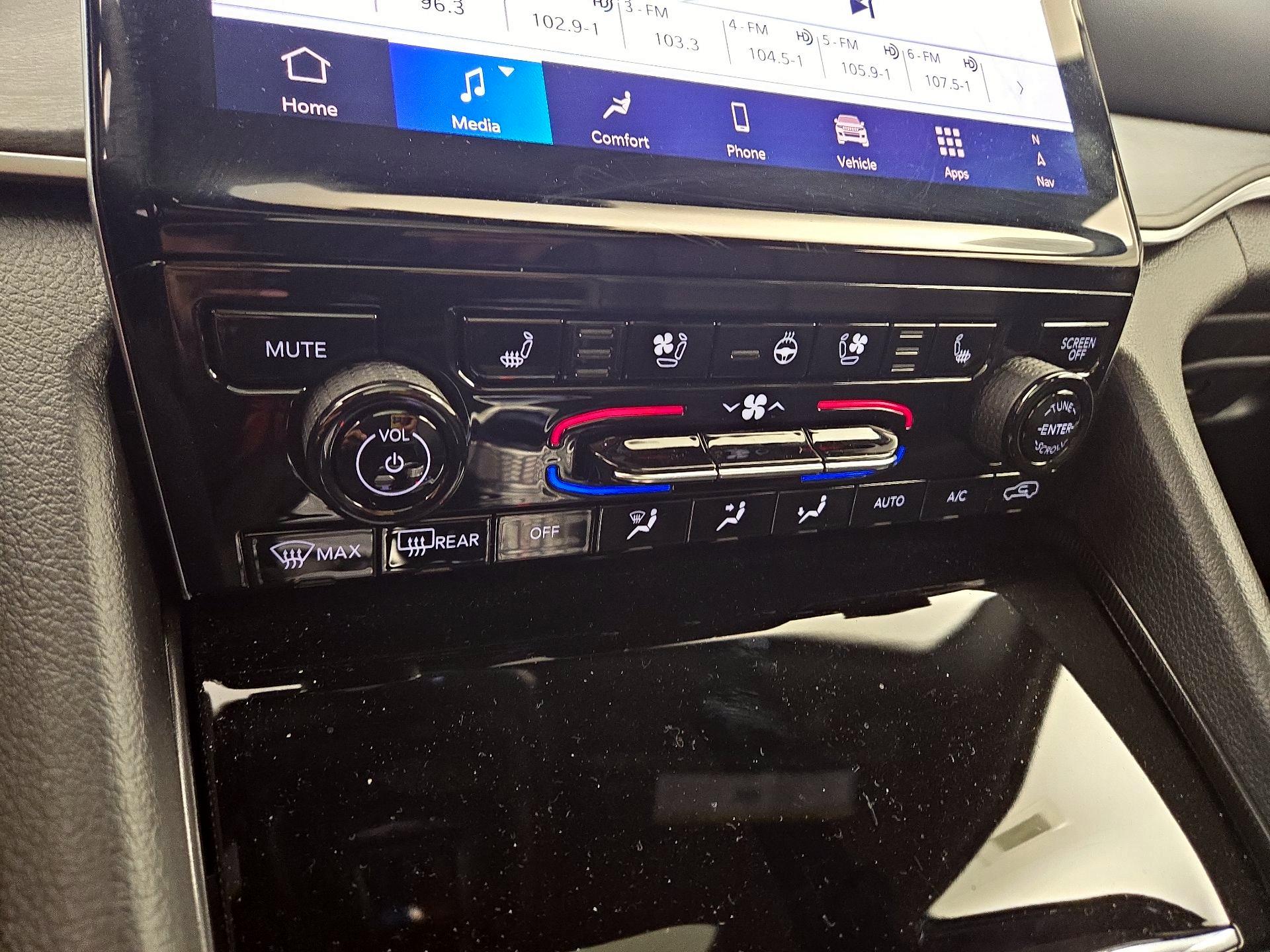 Thumbnail: 2024 Jeep Grand Cherokee - 17