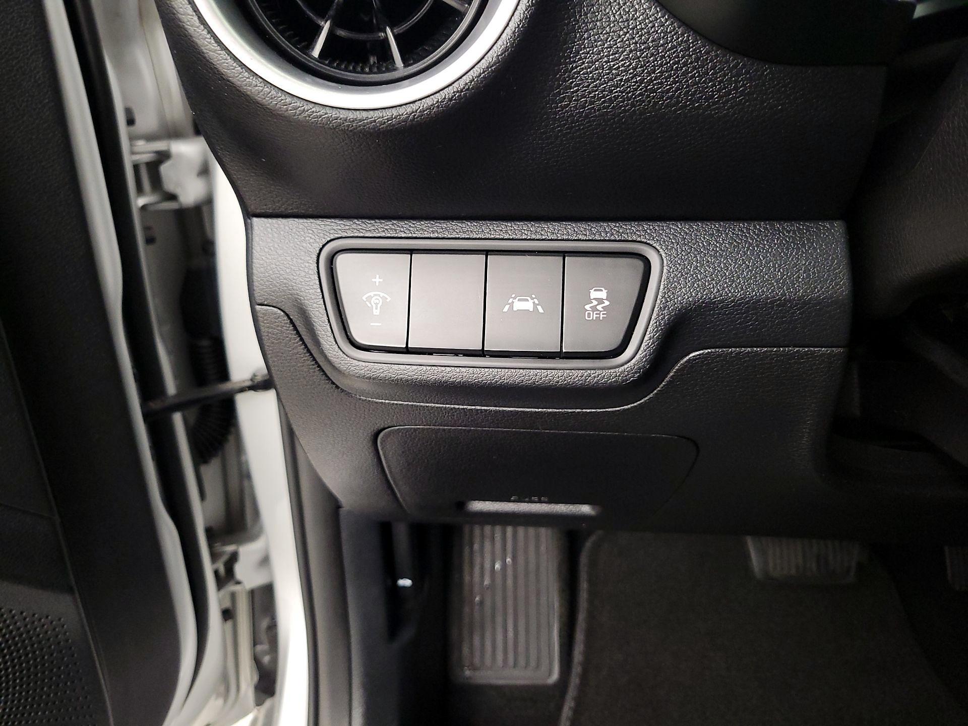 Thumbnail: 2020 Kia Forte - 13