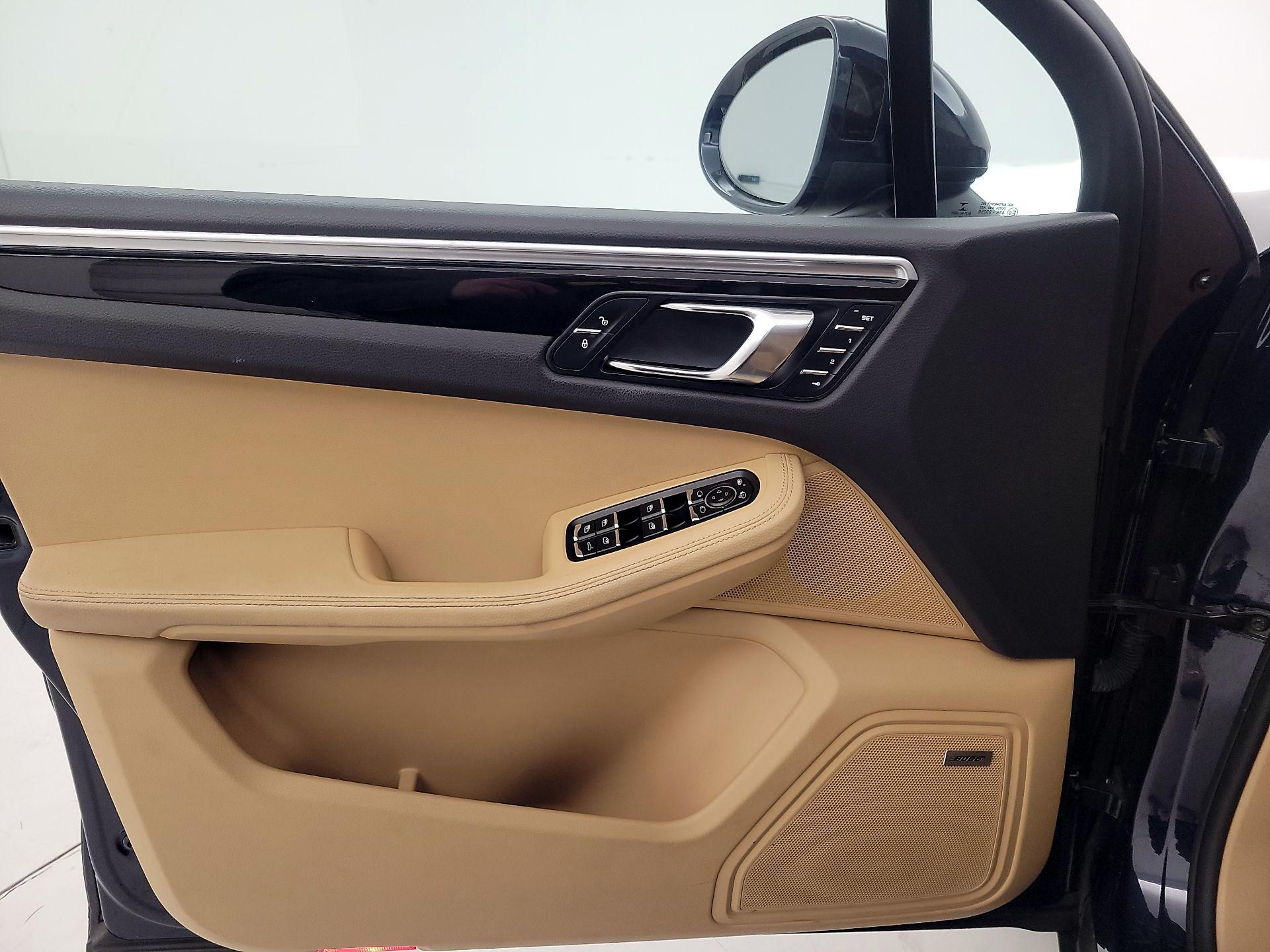 Thumbnail: 2017 Porsche Macan - 12