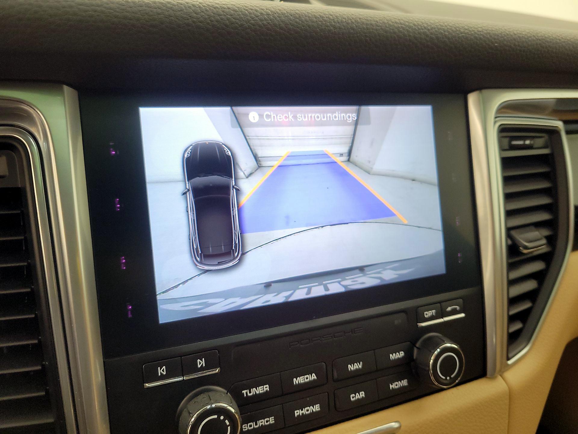 Thumbnail: 2017 Porsche Macan - 14